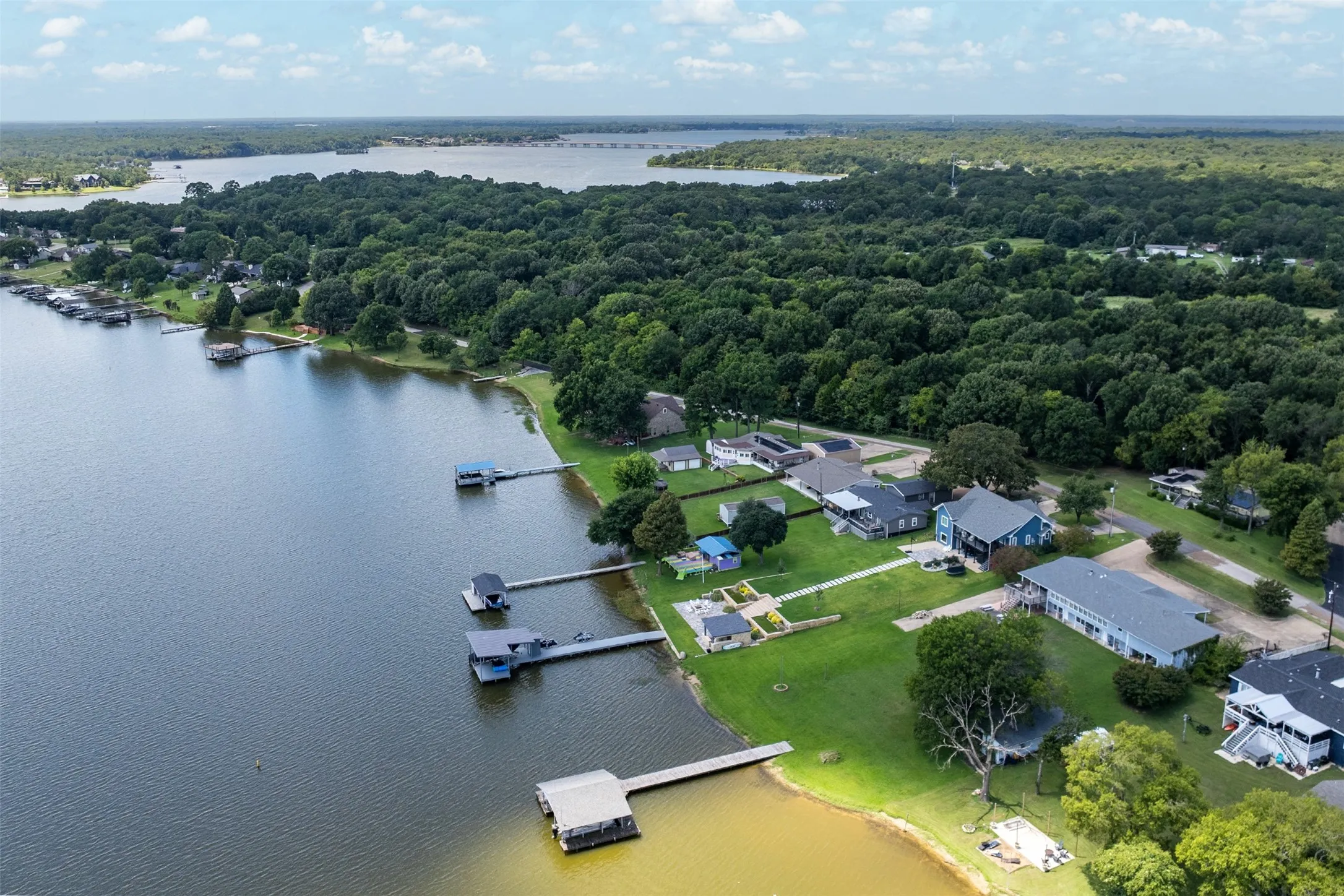 Single Family Residence For Sale in Henderson County , 175 Kings Row, Malakoff, Texas 75148, 4 Bedroom, 2 Bathroom, 2 Garage spaces, 1,728 Sqft, built in 2003, mls#21374139, Real Estate Agent in Malakoff, Homes For Sale in Henderson county, Homes For Sale in Malakoff, Realtor in Malakoff Texas, Real Estate Brokerage Independent Realty Texas, Luminita Cordes Realtor
