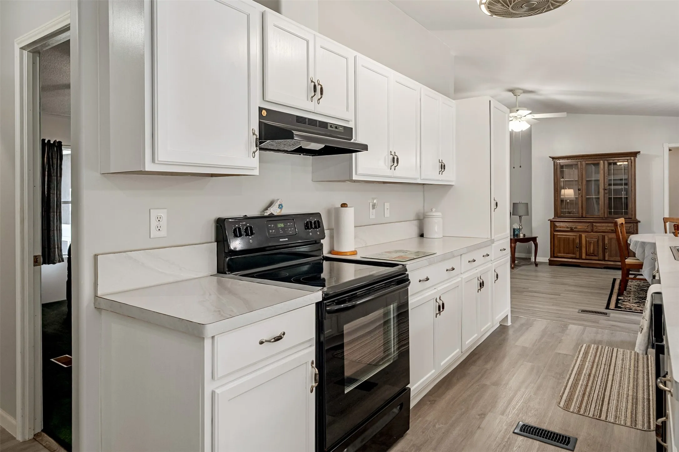 Single Family Residence For Sale in Henderson County , 175 Kings Row, Malakoff, Texas 75148, 4 Bedroom, 2 Bathroom, 2 Garage spaces, 1,728 Sqft, built in 2003, mls#21374139, Real Estate Agent in Malakoff, Homes For Sale in Henderson county, Homes For Sale in Malakoff, Realtor in Malakoff Texas, Real Estate Brokerage Independent Realty Texas, Luminita Cordes Realtor