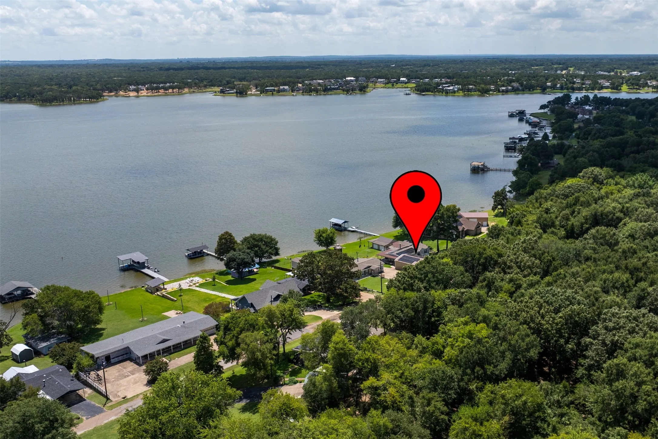 Single Family Residence For Sale in Henderson County , 175 Kings Row, Malakoff, Texas 75148, 4 Bedroom, 2 Bathroom, 2 Garage spaces, 1,728 Sqft, built in 2003, mls#21374139, Real Estate Agent in Malakoff, Homes For Sale in Henderson county, Homes For Sale in Malakoff, Realtor in Malakoff Texas, Real Estate Brokerage Independent Realty Texas, Luminita Cordes Realtor