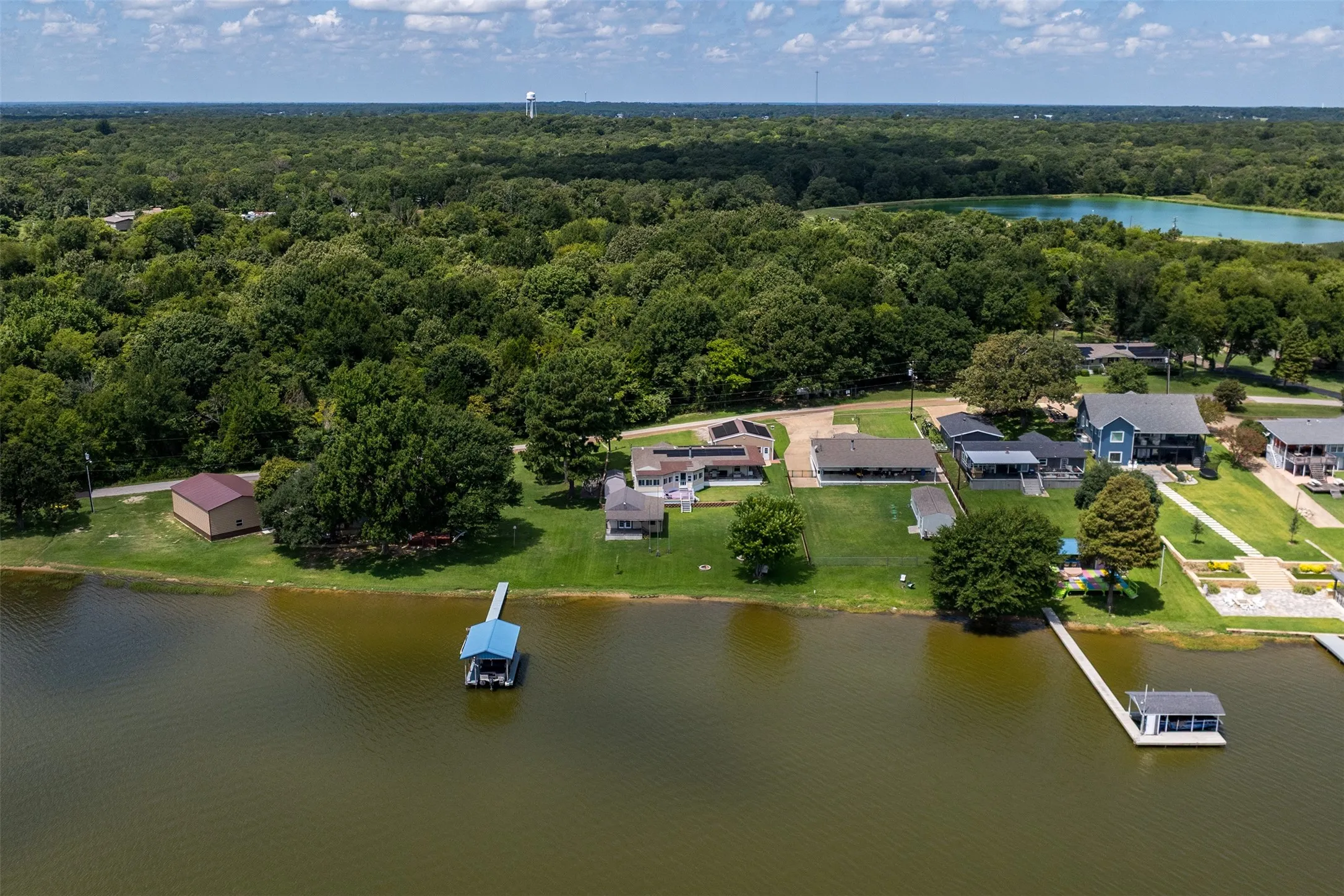 Single Family Residence For Sale in Henderson County , 175 Kings Row, Malakoff, Texas 75148, 4 Bedroom, 2 Bathroom, 2 Garage spaces, 1,728 Sqft, built in 2003, mls#21374139, Real Estate Agent in Malakoff, Homes For Sale in Henderson county, Homes For Sale in Malakoff, Realtor in Malakoff Texas, Real Estate Brokerage Independent Realty Texas, Luminita Cordes Realtor