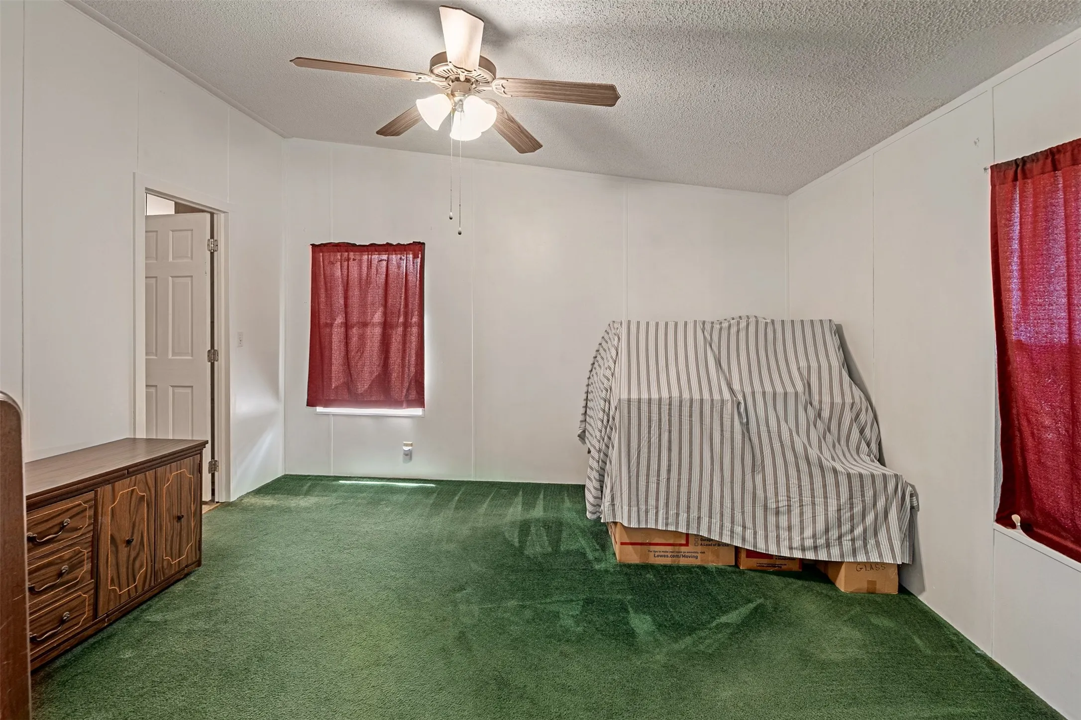 Single Family Residence For Sale in Henderson County , 175 Kings Row, Malakoff, Texas 75148, 4 Bedroom, 2 Bathroom, 2 Garage spaces, 1,728 Sqft, built in 2003, mls#21374139, Real Estate Agent in Malakoff, Homes For Sale in Henderson county, Homes For Sale in Malakoff, Realtor in Malakoff Texas, Real Estate Brokerage Independent Realty Texas, Luminita Cordes Realtor