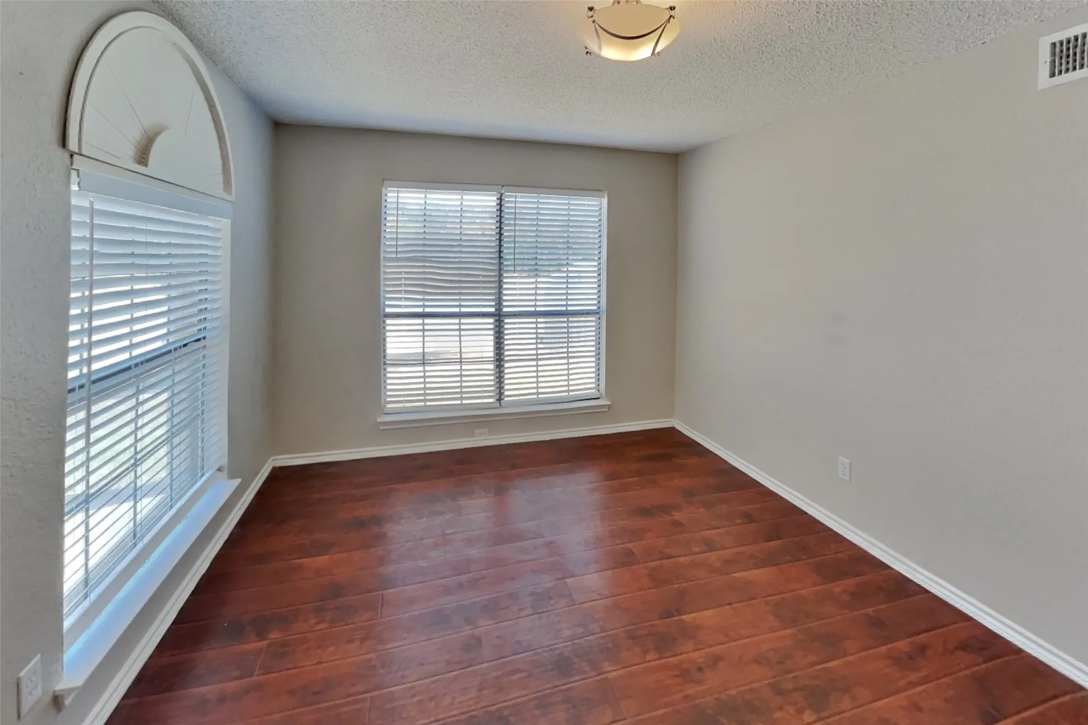 Single Family Residence For Rent in Collin County , 6760 Manitowoc Drive, Plano, Texas 75023, 4 Bedroom, 3 Bathroom, 2 Garage spaces, 1,880 Sqft, built in 1986, mls#21381505, Real Estate Agent in Plano, Homes For Rent in Collin county, Homes For Rent in Plano, Realtor in Plano Texas, Real Estate Brokerage Independent Realty Texas, Luminita Cordes Realtor
