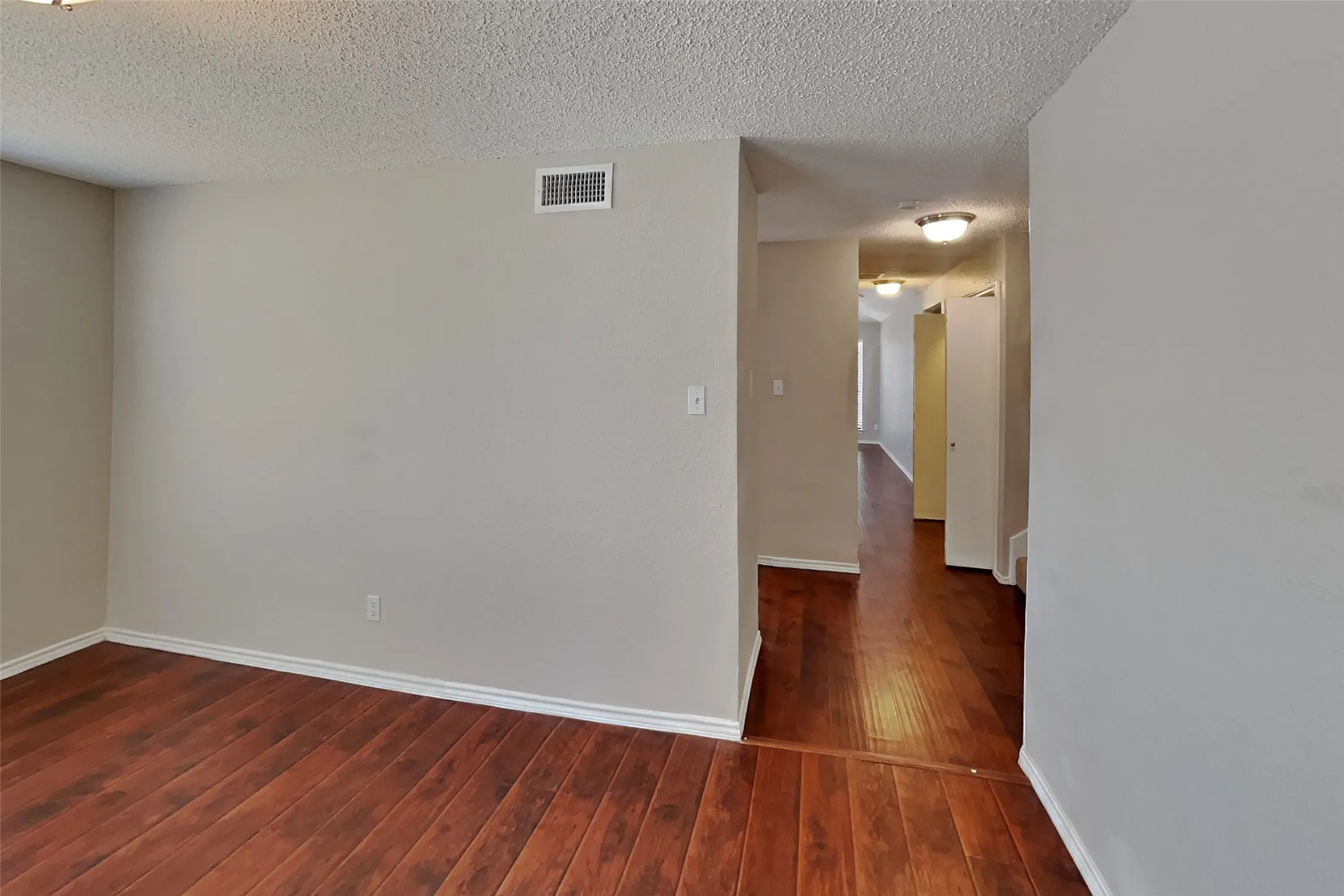 Single Family Residence For Rent in Collin County , 6760 Manitowoc Drive, Plano, Texas 75023, 4 Bedroom, 3 Bathroom, 2 Garage spaces, 1,880 Sqft, built in 1986, mls#21381505, Real Estate Agent in Plano, Homes For Rent in Collin county, Homes For Rent in Plano, Realtor in Plano Texas, Real Estate Brokerage Independent Realty Texas, Luminita Cordes Realtor
