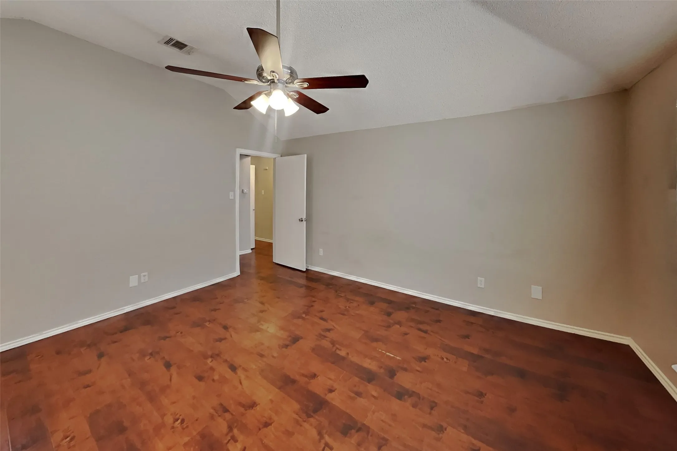 Single Family Residence For Rent in Collin County , 6760 Manitowoc Drive, Plano, Texas 75023, 4 Bedroom, 3 Bathroom, 2 Garage spaces, 1,880 Sqft, built in 1986, mls#21381505, Real Estate Agent in Plano, Homes For Rent in Collin county, Homes For Rent in Plano, Realtor in Plano Texas, Real Estate Brokerage Independent Realty Texas, Luminita Cordes Realtor