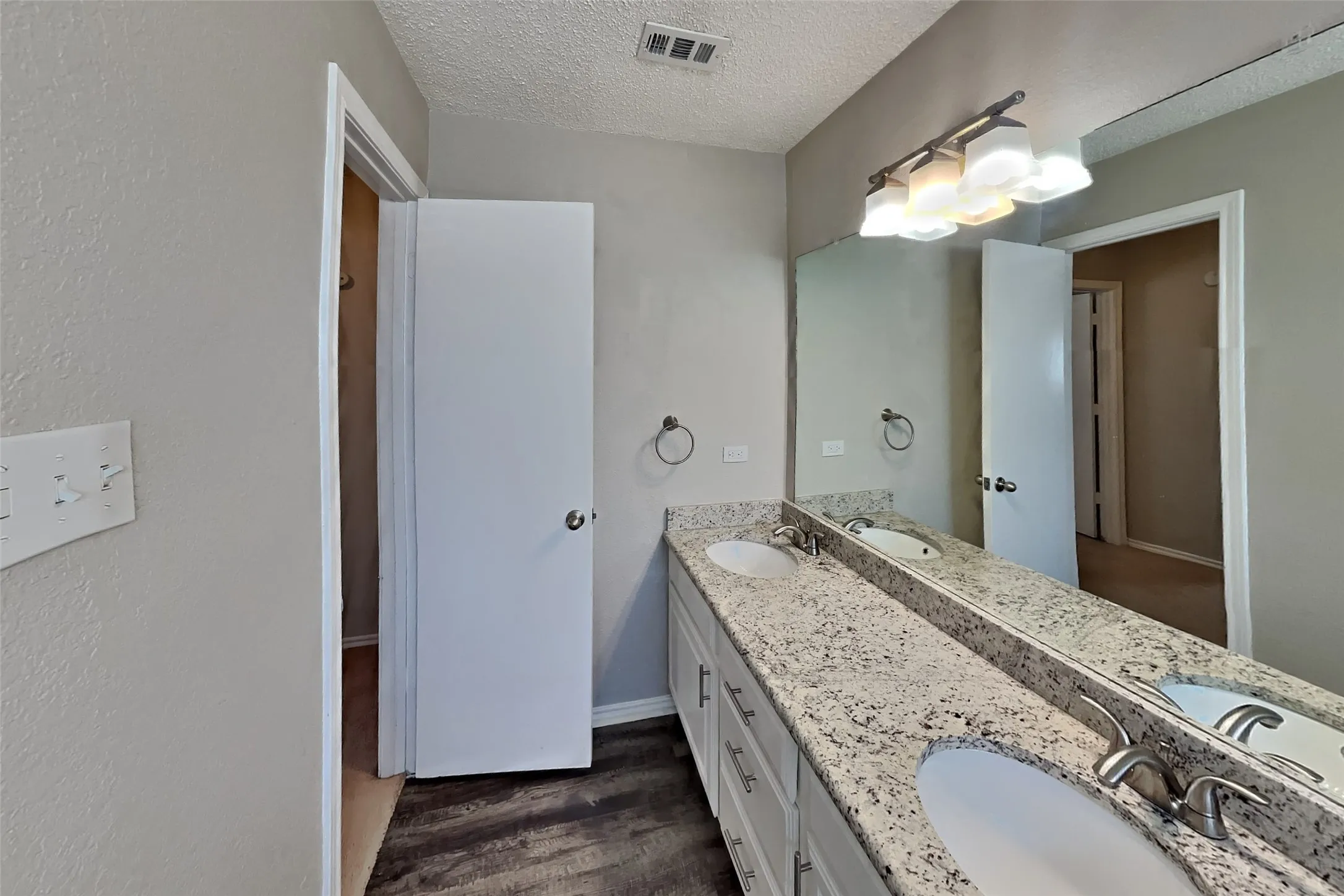 Single Family Residence For Rent in Collin County , 6760 Manitowoc Drive, Plano, Texas 75023, 4 Bedroom, 3 Bathroom, 2 Garage spaces, 1,880 Sqft, built in 1986, mls#21381505, Real Estate Agent in Plano, Homes For Rent in Collin county, Homes For Rent in Plano, Realtor in Plano Texas, Real Estate Brokerage Independent Realty Texas, Luminita Cordes Realtor