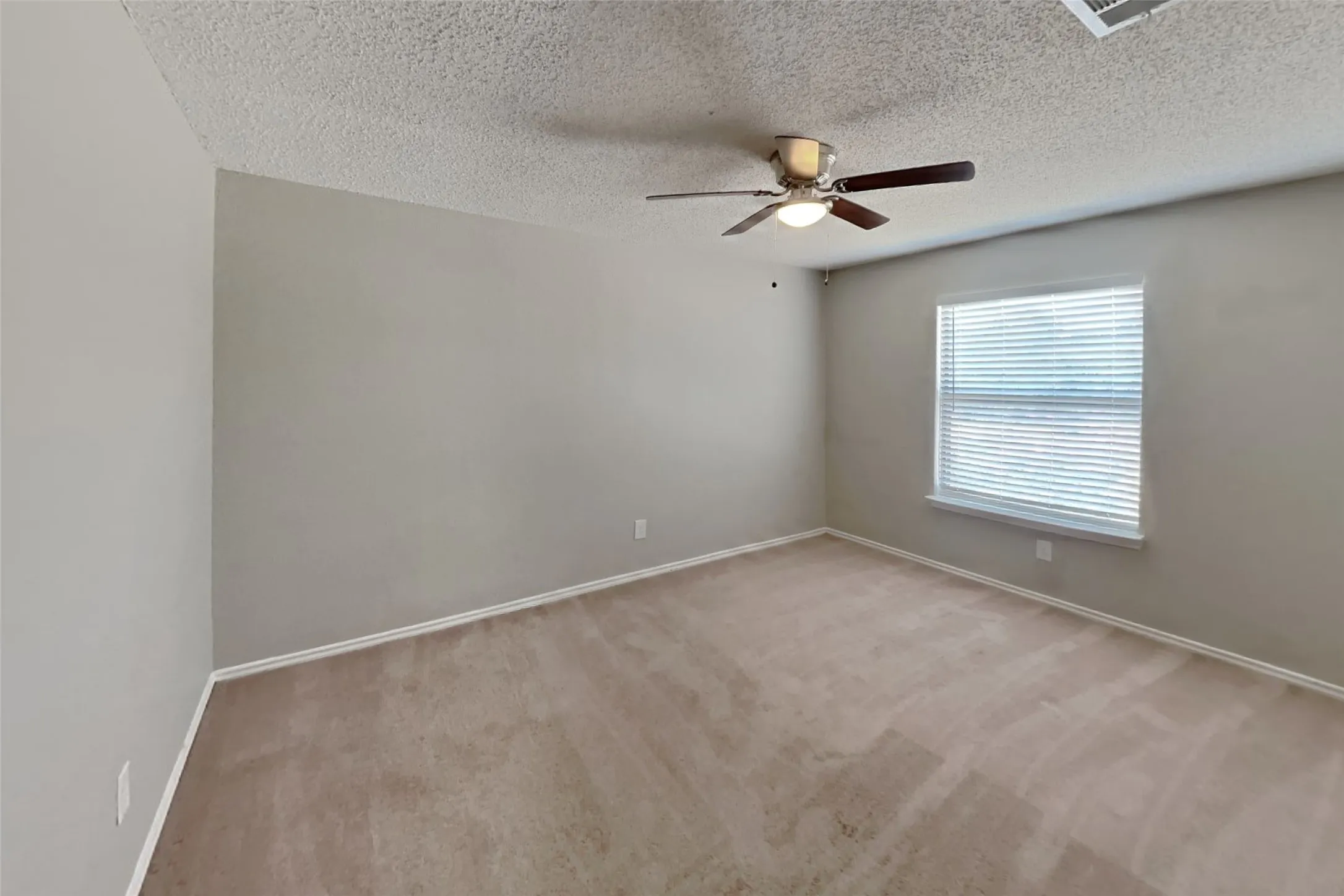 Single Family Residence For Rent in Collin County , 6760 Manitowoc Drive, Plano, Texas 75023, 4 Bedroom, 3 Bathroom, 2 Garage spaces, 1,880 Sqft, built in 1986, mls#21381505, Real Estate Agent in Plano, Homes For Rent in Collin county, Homes For Rent in Plano, Realtor in Plano Texas, Real Estate Brokerage Independent Realty Texas, Luminita Cordes Realtor