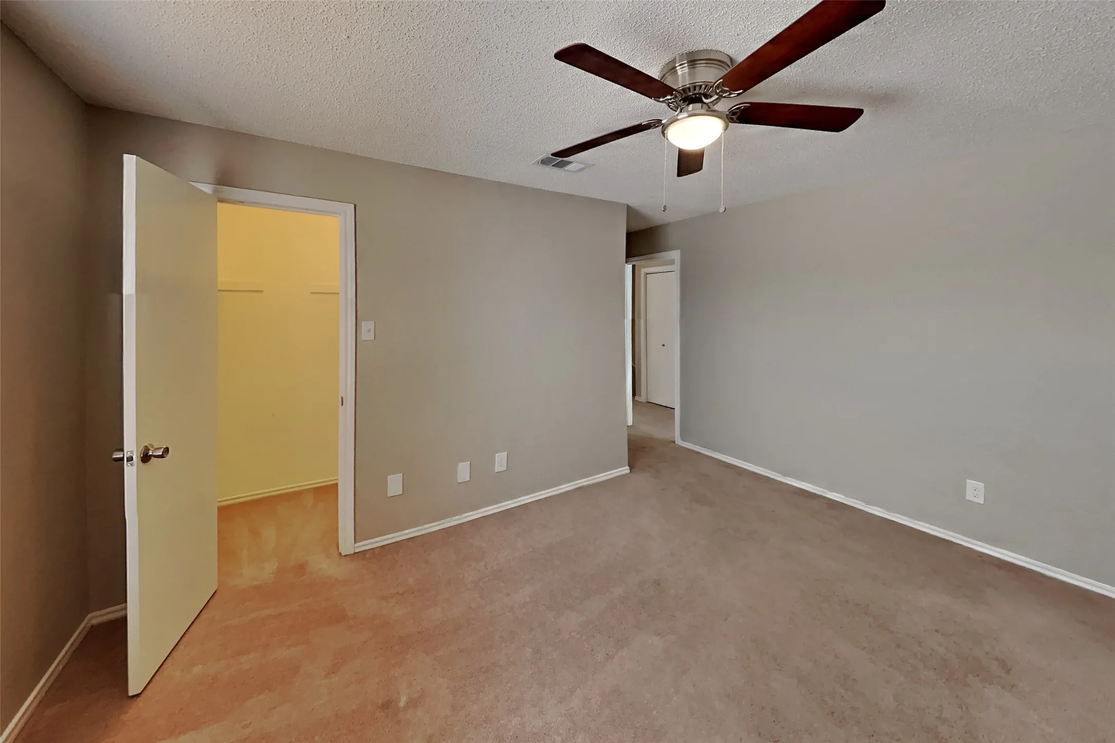 Single Family Residence For Rent in Collin County , 6760 Manitowoc Drive, Plano, Texas 75023, 4 Bedroom, 3 Bathroom, 2 Garage spaces, 1,880 Sqft, built in 1986, mls#21381505, Real Estate Agent in Plano, Homes For Rent in Collin county, Homes For Rent in Plano, Realtor in Plano Texas, Real Estate Brokerage Independent Realty Texas, Luminita Cordes Realtor