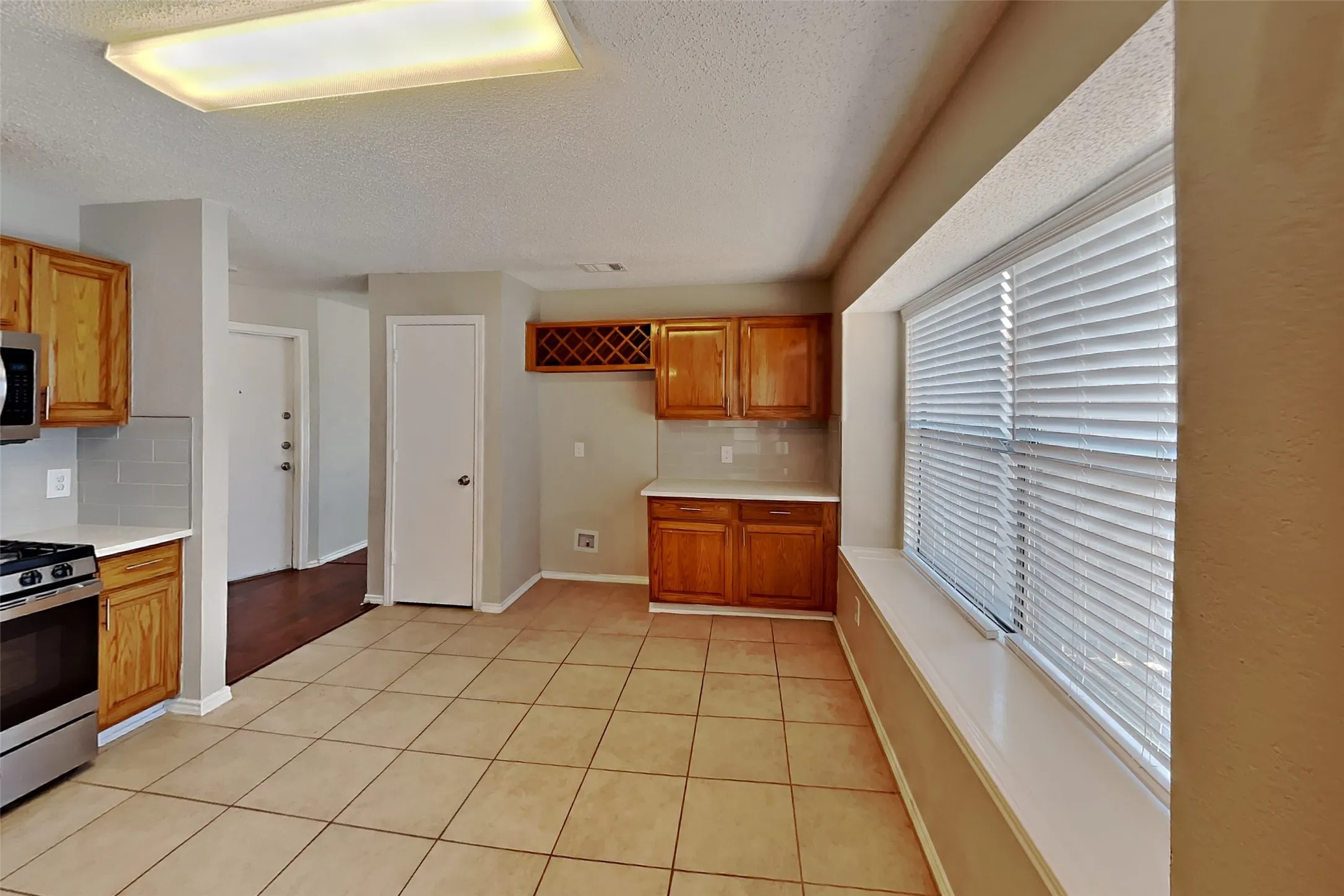 Single Family Residence For Rent in Collin County , 6760 Manitowoc Drive, Plano, Texas 75023, 4 Bedroom, 3 Bathroom, 2 Garage spaces, 1,880 Sqft, built in 1986, mls#21381505, Real Estate Agent in Plano, Homes For Rent in Collin county, Homes For Rent in Plano, Realtor in Plano Texas, Real Estate Brokerage Independent Realty Texas, Luminita Cordes Realtor