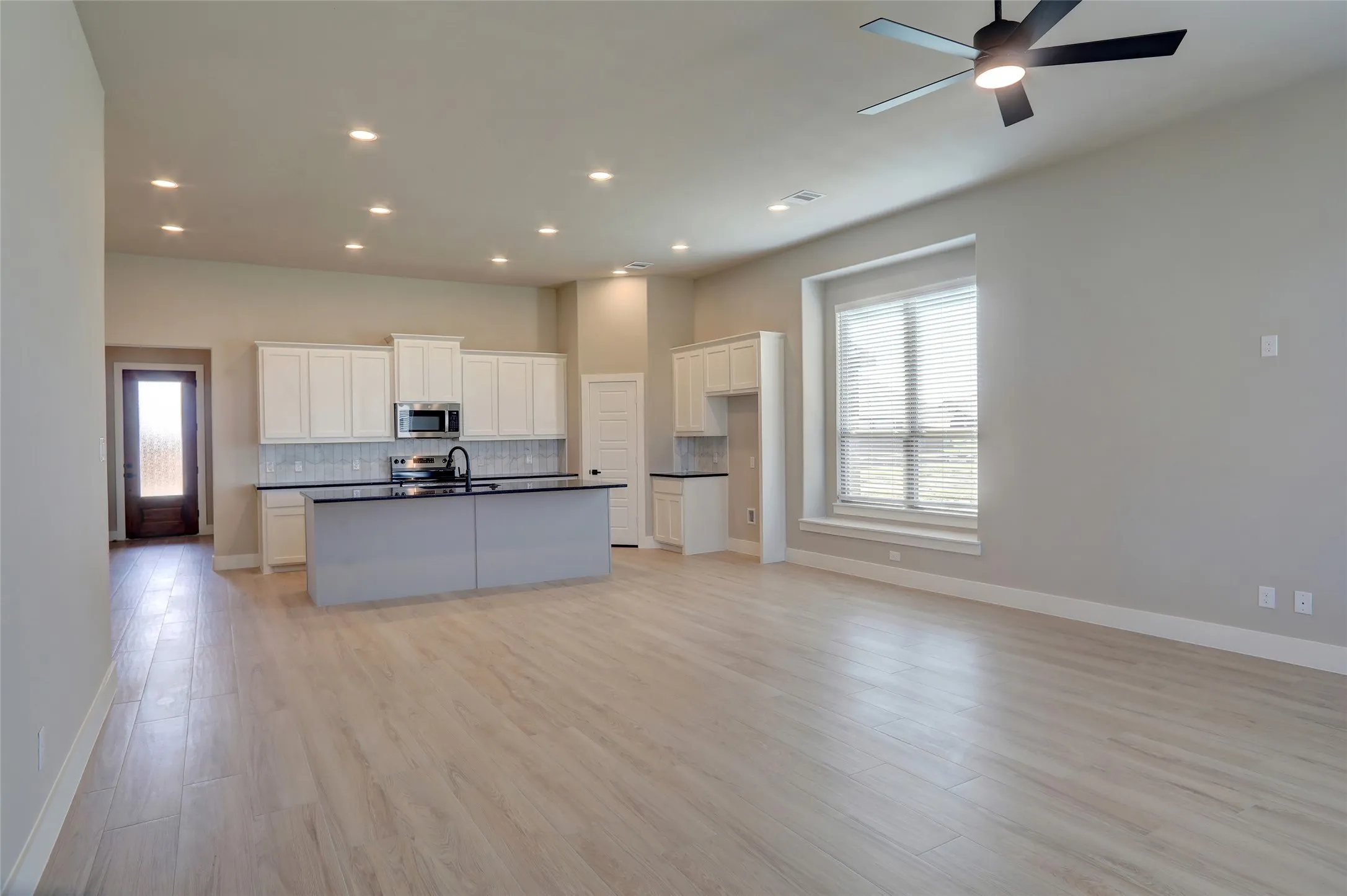 Single Family Residence For Sale in Collin County , 208 Pennington Road, Josephine, Texas 75173, 3 Bedroom, 2 Bathroom, 3 Garage spaces, 1,803 Sqft, built in 2025, mls#21385678, Real Estate Agent in Josephine, Homes For Sale in Collin county, Homes For Sale in Josephine, Realtor in Josephine Texas, Real Estate Brokerage Independent Realty Texas, Luminita Cordes Realtor