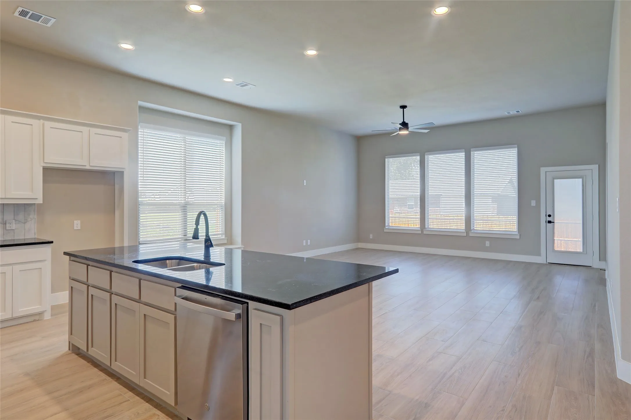 Single Family Residence For Sale in Collin County , 208 Pennington Road, Josephine, Texas 75173, 3 Bedroom, 2 Bathroom, 3 Garage spaces, 1,803 Sqft, built in 2025, mls#21385678, Real Estate Agent in Josephine, Homes For Sale in Collin county, Homes For Sale in Josephine, Realtor in Josephine Texas, Real Estate Brokerage Independent Realty Texas, Luminita Cordes Realtor