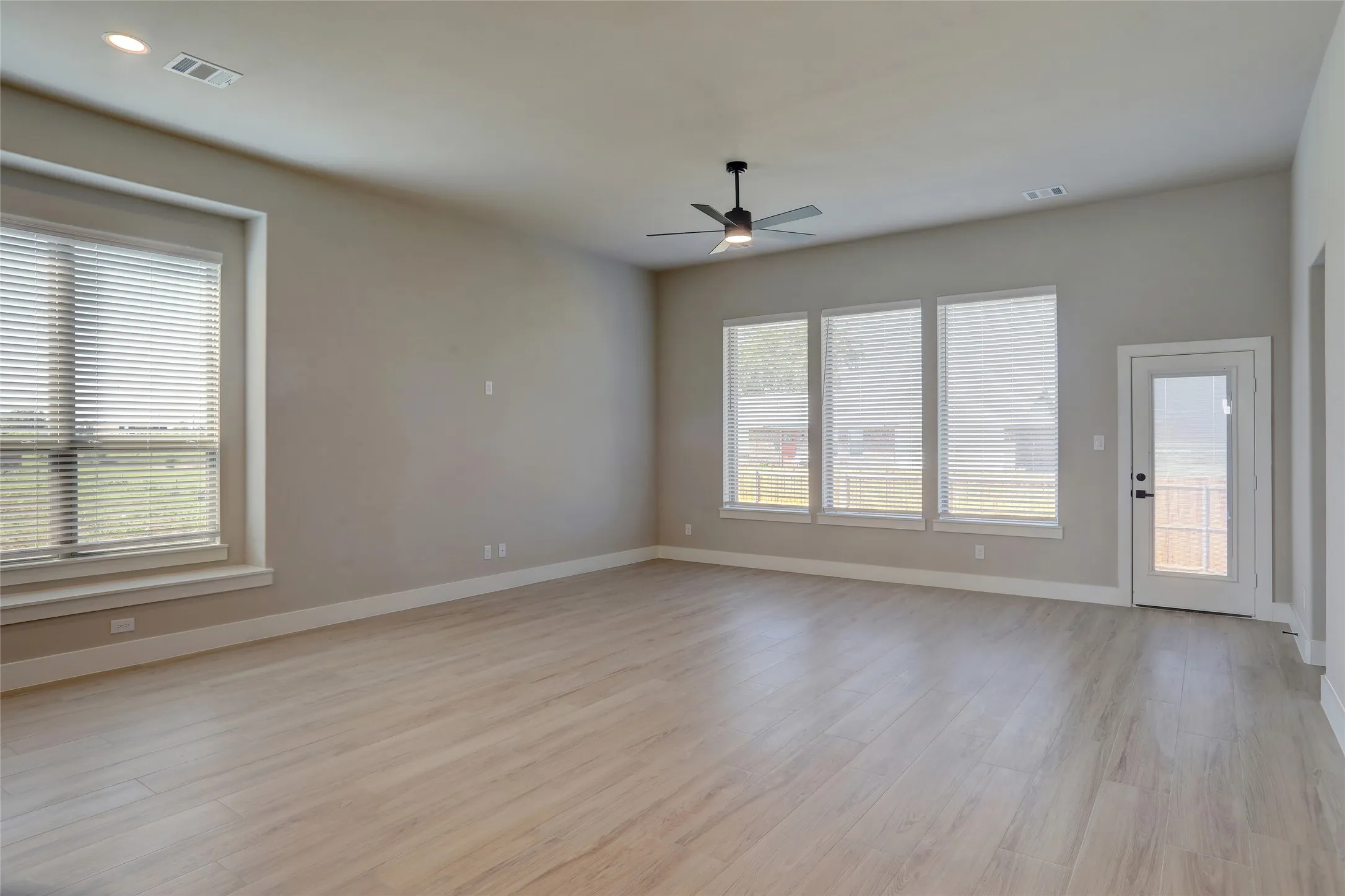Single Family Residence For Sale in Collin County , 208 Pennington Road, Josephine, Texas 75173, 3 Bedroom, 2 Bathroom, 3 Garage spaces, 1,803 Sqft, built in 2025, mls#21385678, Real Estate Agent in Josephine, Homes For Sale in Collin county, Homes For Sale in Josephine, Realtor in Josephine Texas, Real Estate Brokerage Independent Realty Texas, Luminita Cordes Realtor