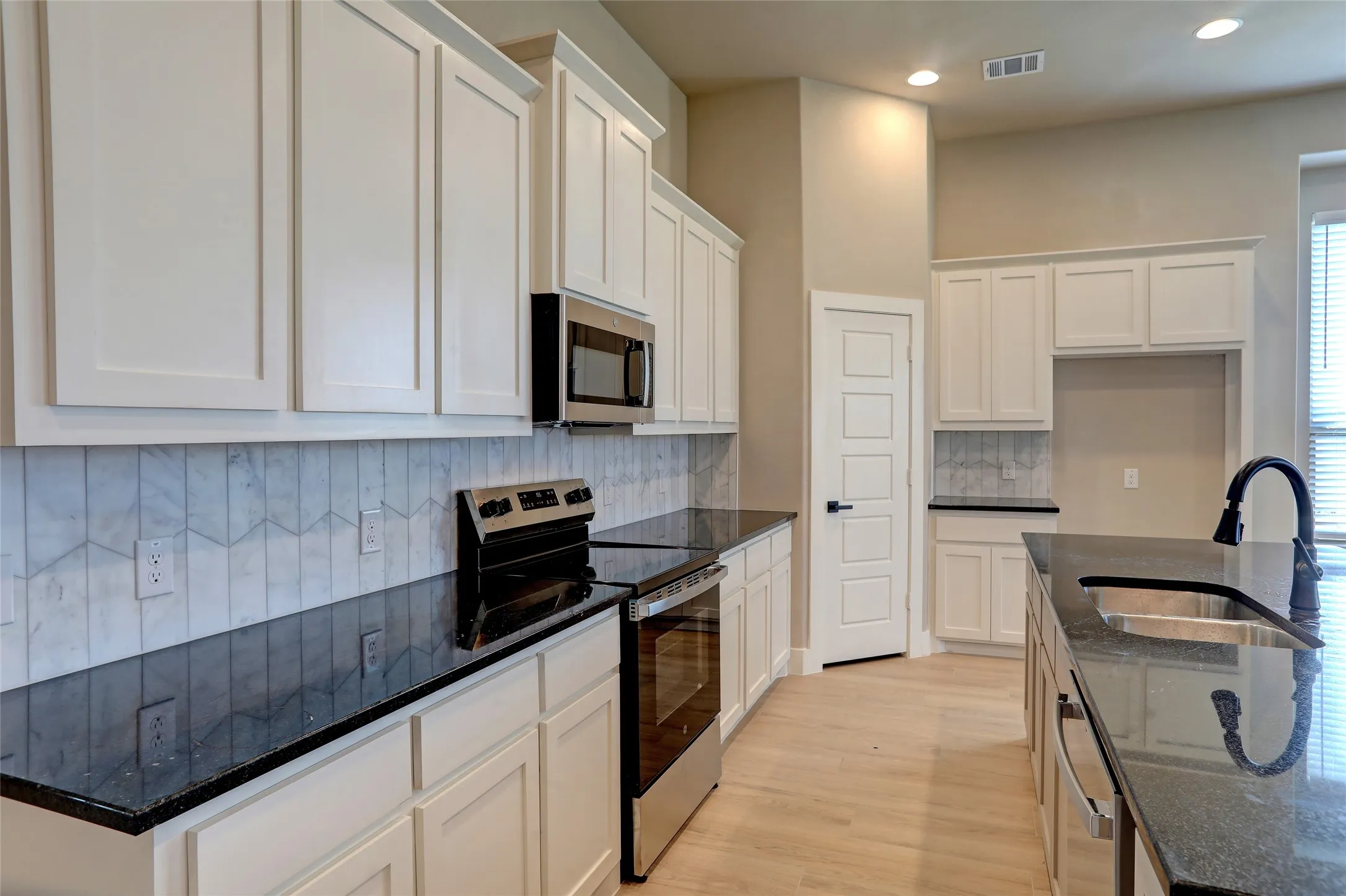 Single Family Residence For Sale in Collin County , 208 Pennington Road, Josephine, Texas 75173, 3 Bedroom, 2 Bathroom, 3 Garage spaces, 1,803 Sqft, built in 2025, mls#21385678, Real Estate Agent in Josephine, Homes For Sale in Collin county, Homes For Sale in Josephine, Realtor in Josephine Texas, Real Estate Brokerage Independent Realty Texas, Luminita Cordes Realtor