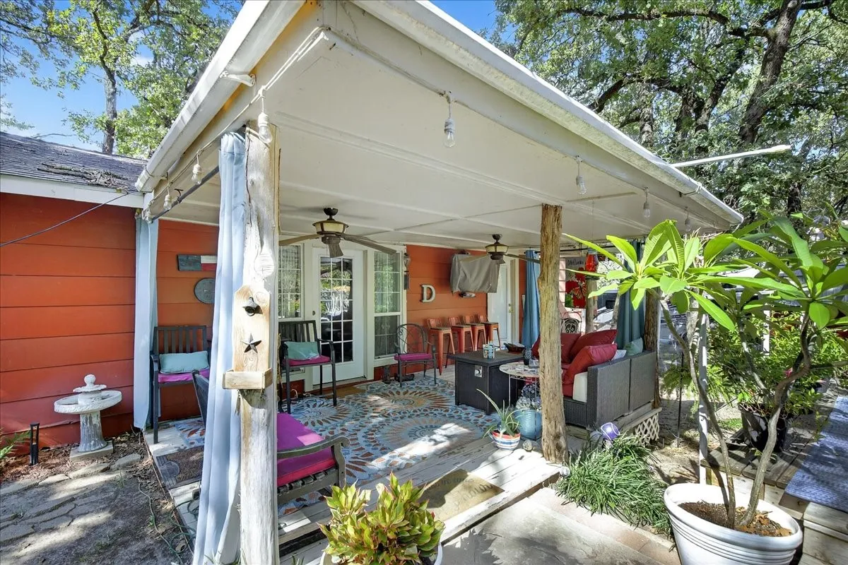 Cute side patio