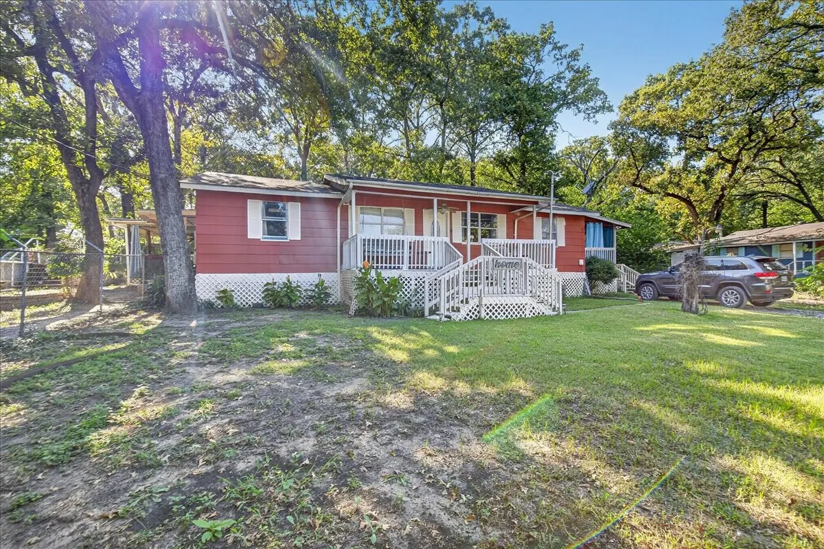 Single Family Residence For Sale in Kaufman County , 20019 Patricia Drive, Kemp, Texas 75143, 4 Bedroom, 2 Bathroom, Garage spaces, 1,510 Sqft, built in 1981, mls#21385679, Real Estate Agent in Kemp, Homes For Sale in Kaufman county, Homes For Sale in Kemp, Realtor in Kemp Texas, Real Estate Brokerage Independent Realty Texas, Luminita Cordes Realtor