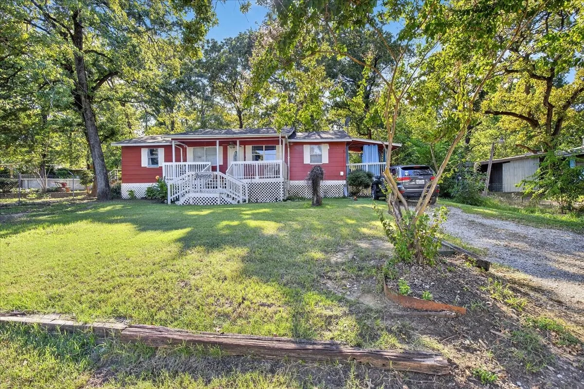 Single Family Residence For Sale in Kaufman County , 20019 Patricia Drive, Kemp, Texas 75143, 4 Bedroom, 2 Bathroom, Garage spaces, 1,510 Sqft, built in 1981, mls#21385679, Real Estate Agent in Kemp, Homes For Sale in Kaufman county, Homes For Sale in Kemp, Realtor in Kemp Texas, Real Estate Brokerage Independent Realty Texas, Luminita Cordes Realtor