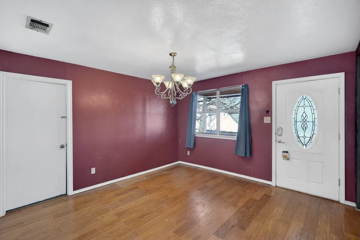 Single Family Residence For Sale in Kaufman County , 20019 Patricia Drive, Kemp, Texas 75143, 4 Bedroom, 2 Bathroom, Garage spaces, 1,510 Sqft, built in 1981, mls#21385679, Real Estate Agent in Kemp, Homes For Sale in Kaufman county, Homes For Sale in Kemp, Realtor in Kemp Texas, Real Estate Brokerage Independent Realty Texas, Luminita Cordes Realtor