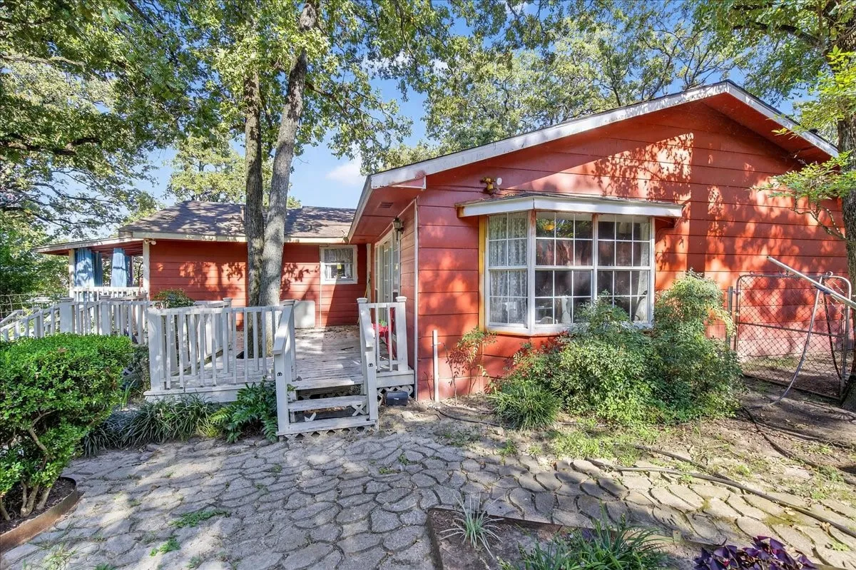 Single Family Residence For Sale in Kaufman County , 20019 Patricia Drive, Kemp, Texas 75143, 4 Bedroom, 2 Bathroom, Garage spaces, 1,510 Sqft, built in 1981, mls#21385679, Real Estate Agent in Kemp, Homes For Sale in Kaufman county, Homes For Sale in Kemp, Realtor in Kemp Texas, Real Estate Brokerage Independent Realty Texas, Luminita Cordes Realtor