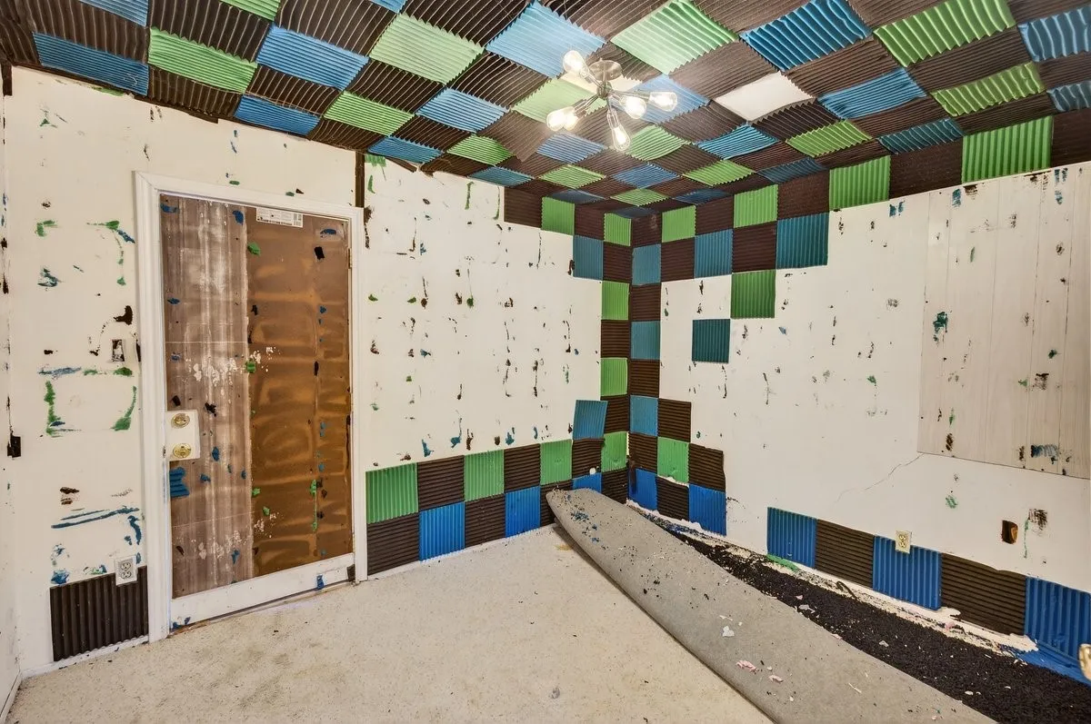Secondary bedroom