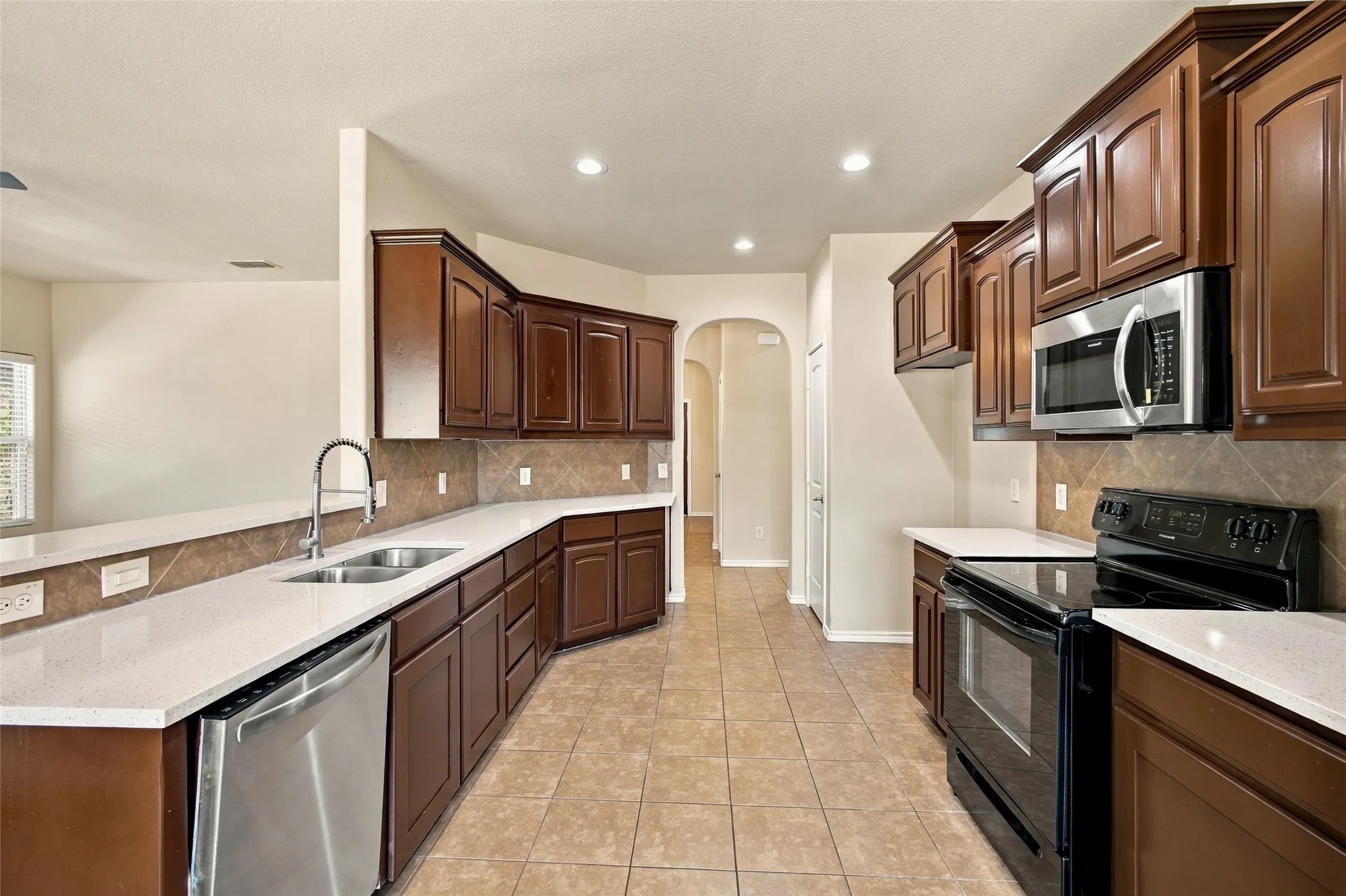 Single Family Residence For Sale in Tarrant County , 11808 Anna Grace Drive, Fort Worth, Texas 76028, 3 Bedroom, 2 Bathroom, 2 Garage spaces, 1,583 Sqft, built in 2014, mls#21384949, Real Estate Agent in Fort Worth, Homes For Sale in Tarrant county, Homes For Sale in Fort Worth, Realtor in Fort Worth Texas, Real Estate Brokerage Independent Realty Texas, Luminita Cordes Realtor