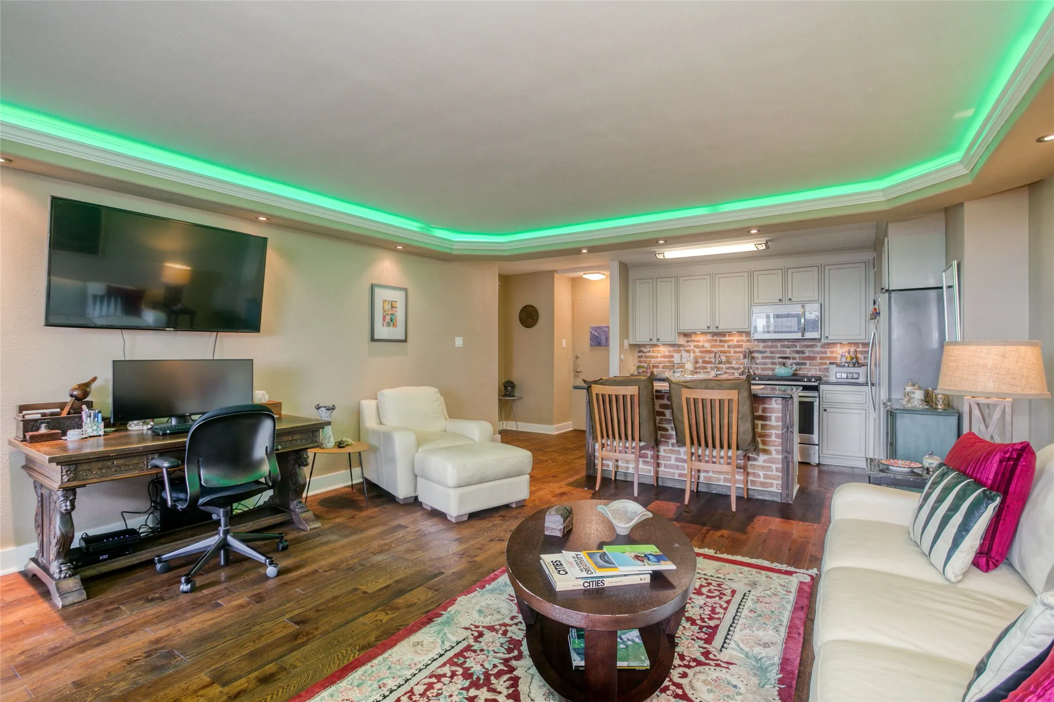 Condominium For Rent in Dallas County , 3883 Turtle Creek Boulevard 1811, Dallas, Texas 75219, 1 Bedroom, 1 Bathroom, 1 Garage spaces, 774 Sqft, built in 1963, mls#21385547, Real Estate Agent in Dallas, Homes For Rent in Dallas county, Homes For Rent in Dallas, Realtor in Dallas Texas, Real Estate Brokerage Independent Realty Texas, Luminita Cordes Realtor