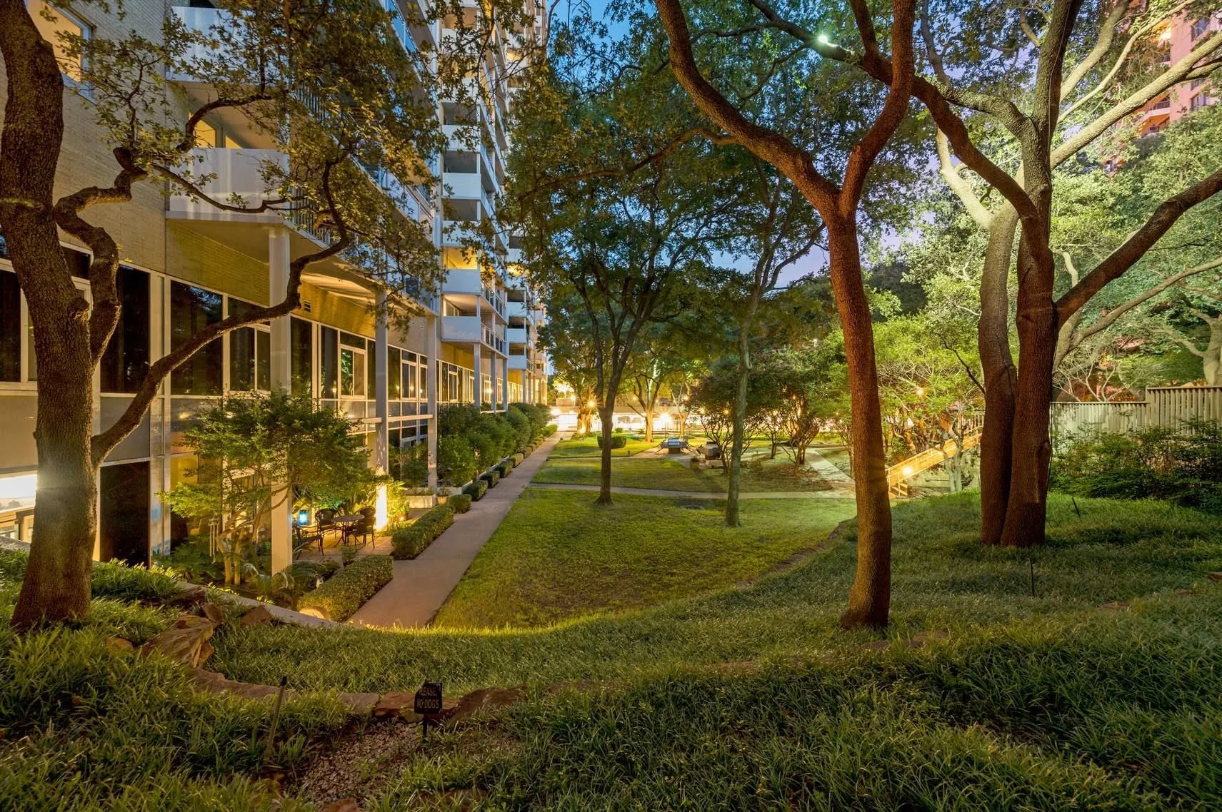 Condominium For Rent in Dallas County , 3883 Turtle Creek Boulevard 1811, Dallas, Texas 75219, 1 Bedroom, 1 Bathroom, 1 Garage spaces, 774 Sqft, built in 1963, mls#21385547, Real Estate Agent in Dallas, Homes For Rent in Dallas county, Homes For Rent in Dallas, Realtor in Dallas Texas, Real Estate Brokerage Independent Realty Texas, Luminita Cordes Realtor