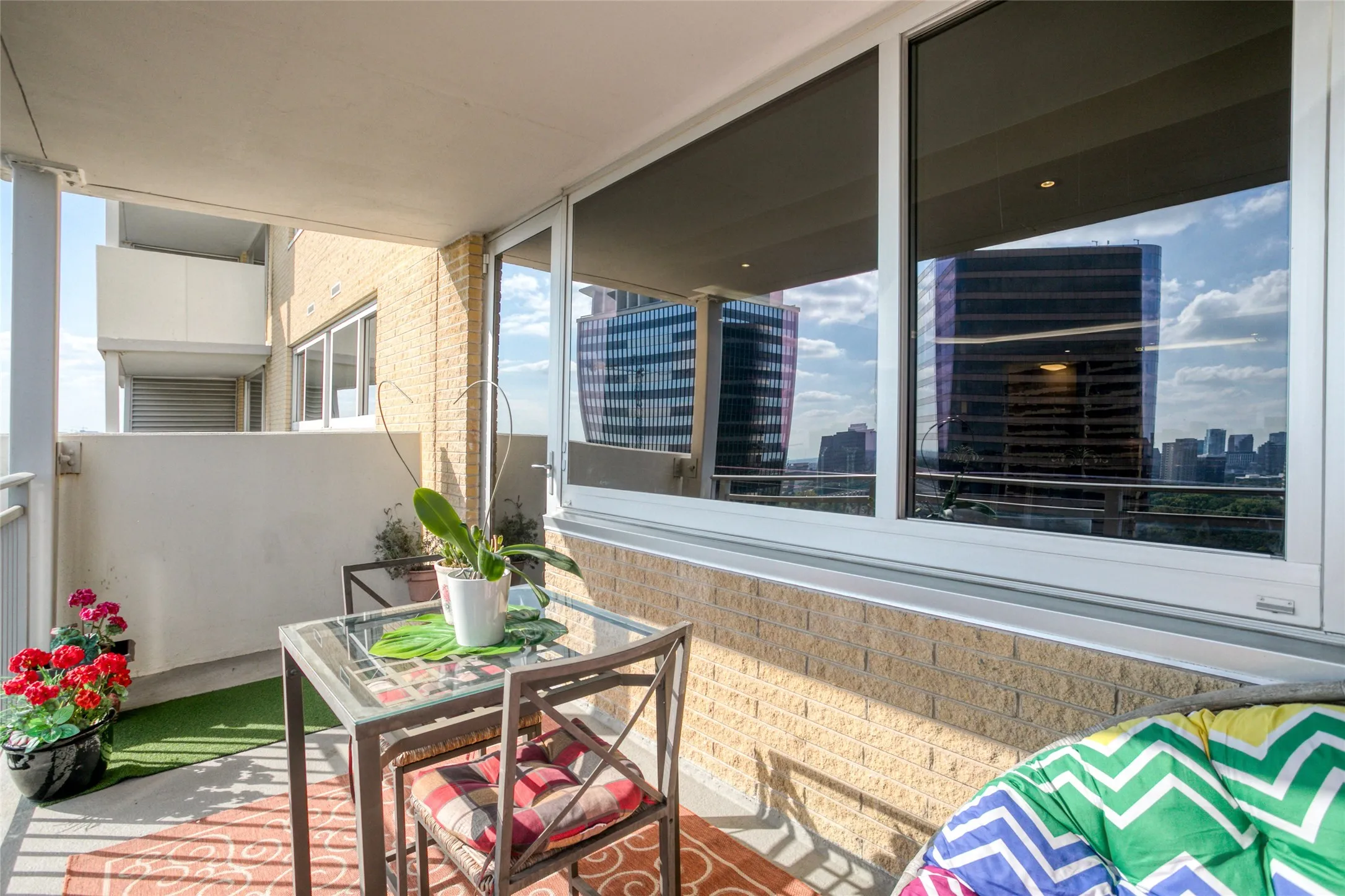 Condominium For Rent in Dallas County , 3883 Turtle Creek Boulevard 1811, Dallas, Texas 75219, 1 Bedroom, 1 Bathroom, 1 Garage spaces, 774 Sqft, built in 1963, mls#21385547, Real Estate Agent in Dallas, Homes For Rent in Dallas county, Homes For Rent in Dallas, Realtor in Dallas Texas, Real Estate Brokerage Independent Realty Texas, Luminita Cordes Realtor