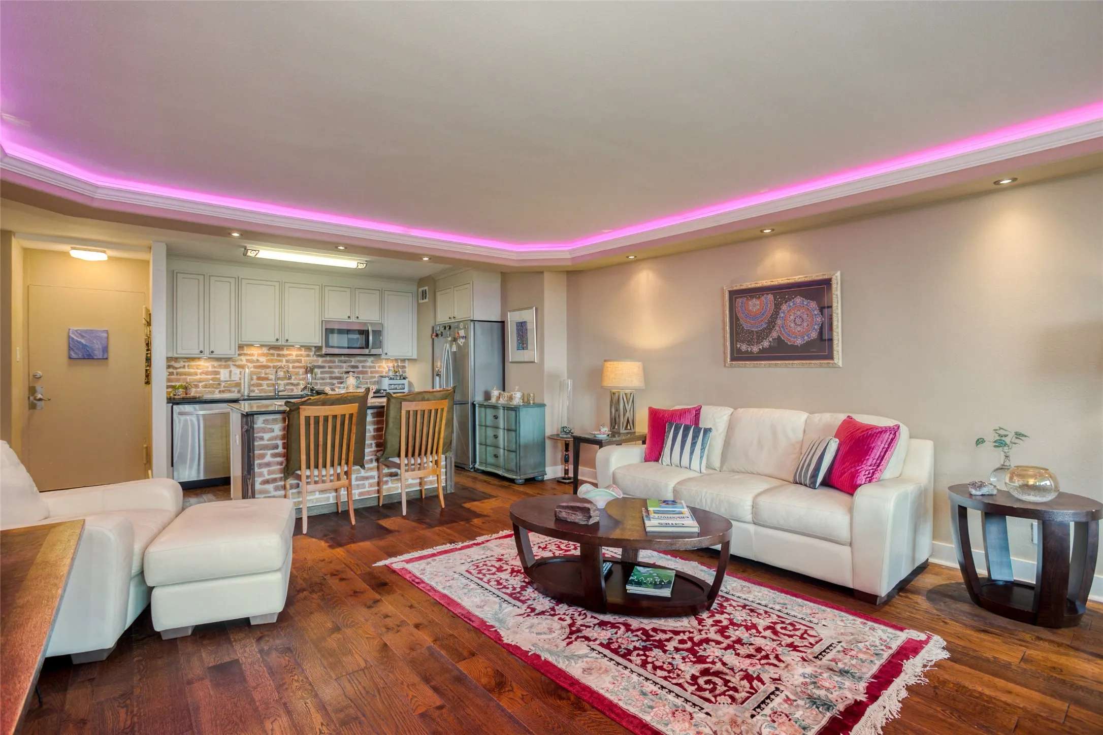 Condominium For Rent in Dallas County , 3883 Turtle Creek Boulevard 1811, Dallas, Texas 75219, 1 Bedroom, 1 Bathroom, 1 Garage spaces, 774 Sqft, built in 1963, mls#21385547, Real Estate Agent in Dallas, Homes For Rent in Dallas county, Homes For Rent in Dallas, Realtor in Dallas Texas, Real Estate Brokerage Independent Realty Texas, Luminita Cordes Realtor