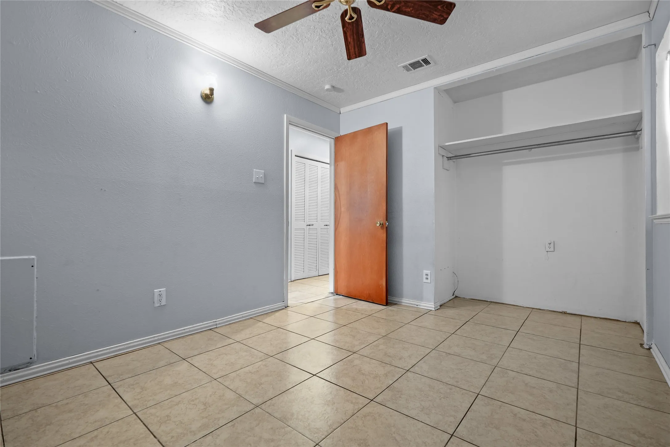 Single Family Residence For Rent in Dallas County , 1809 Anderson Street, Irving, Texas 75062, 4 Bedroom, 2 Bathroom, Garage spaces, 1,242 Sqft, built in 1960, mls#21385686, Real Estate Agent in Irving, Homes For Rent in Dallas county, Homes For Rent in Irving, Realtor in Irving Texas, Real Estate Brokerage Independent Realty Texas, Luminita Cordes Realtor