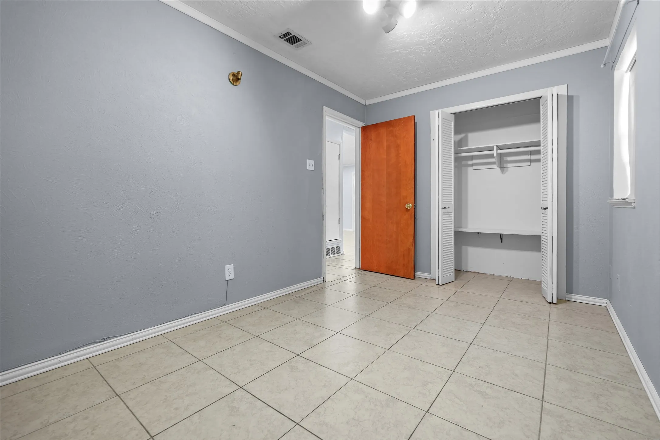 Single Family Residence For Rent in Dallas County , 1809 Anderson Street, Irving, Texas 75062, 4 Bedroom, 2 Bathroom, Garage spaces, 1,242 Sqft, built in 1960, mls#21385686, Real Estate Agent in Irving, Homes For Rent in Dallas county, Homes For Rent in Irving, Realtor in Irving Texas, Real Estate Brokerage Independent Realty Texas, Luminita Cordes Realtor