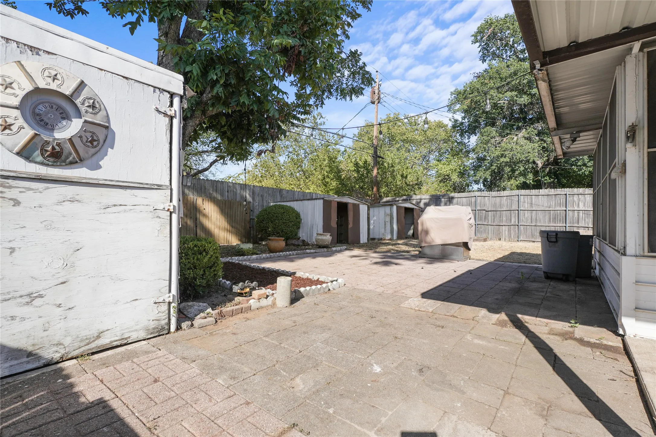 Single Family Residence For Rent in Dallas County , 1809 Anderson Street, Irving, Texas 75062, 4 Bedroom, 2 Bathroom, Garage spaces, 1,242 Sqft, built in 1960, mls#21385686, Real Estate Agent in Irving, Homes For Rent in Dallas county, Homes For Rent in Irving, Realtor in Irving Texas, Real Estate Brokerage Independent Realty Texas, Luminita Cordes Realtor