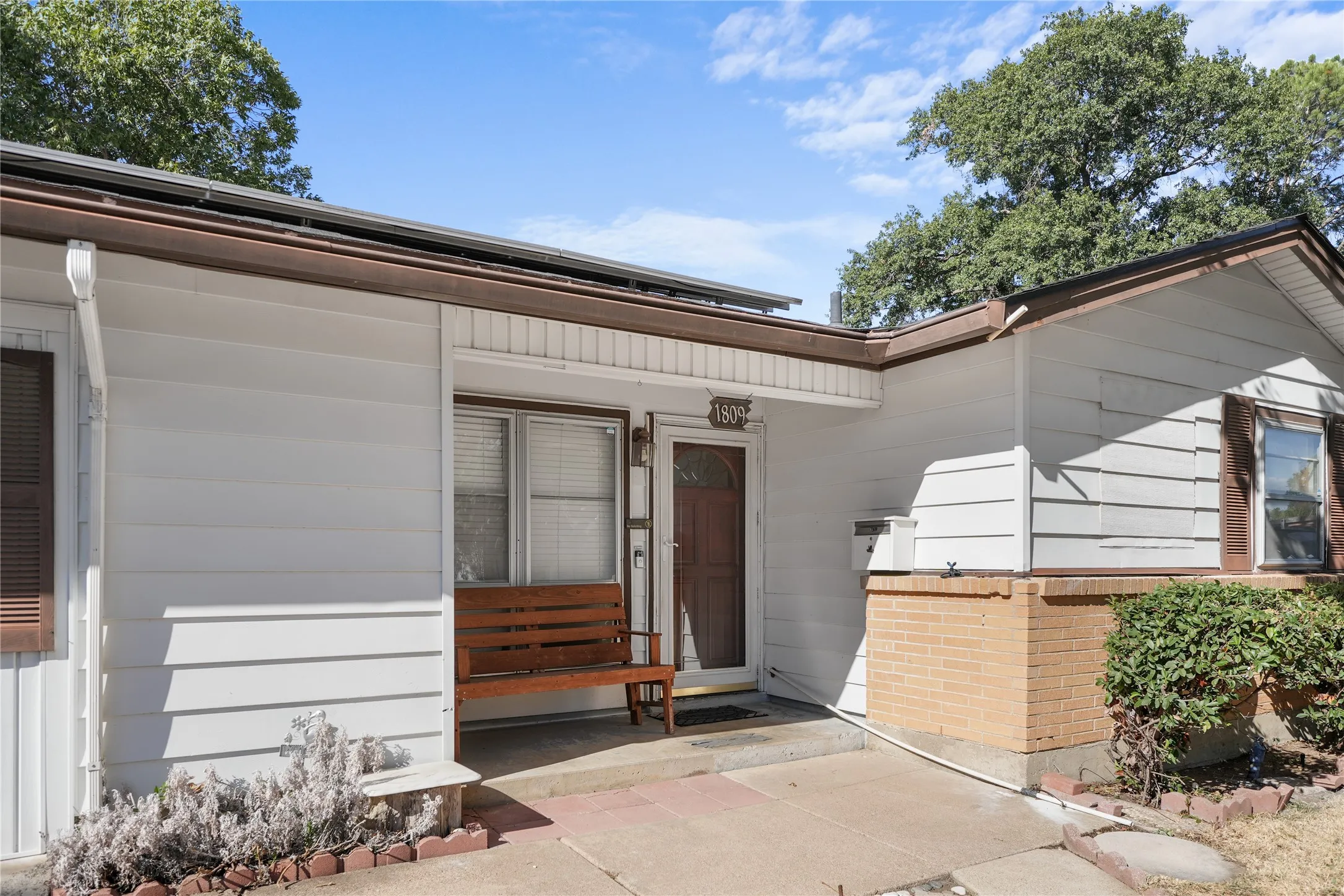 Single Family Residence For Rent in Dallas County , 1809 Anderson Street, Irving, Texas 75062, 4 Bedroom, 2 Bathroom, Garage spaces, 1,242 Sqft, built in 1960, mls#21385686, Real Estate Agent in Irving, Homes For Rent in Dallas county, Homes For Rent in Irving, Realtor in Irving Texas, Real Estate Brokerage Independent Realty Texas, Luminita Cordes Realtor