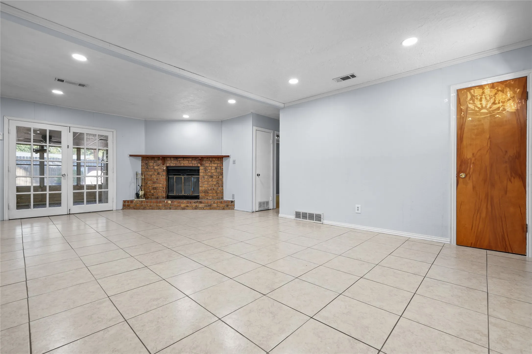 Single Family Residence For Rent in Dallas County , 1809 Anderson Street, Irving, Texas 75062, 4 Bedroom, 2 Bathroom, Garage spaces, 1,242 Sqft, built in 1960, mls#21385686, Real Estate Agent in Irving, Homes For Rent in Dallas county, Homes For Rent in Irving, Realtor in Irving Texas, Real Estate Brokerage Independent Realty Texas, Luminita Cordes Realtor