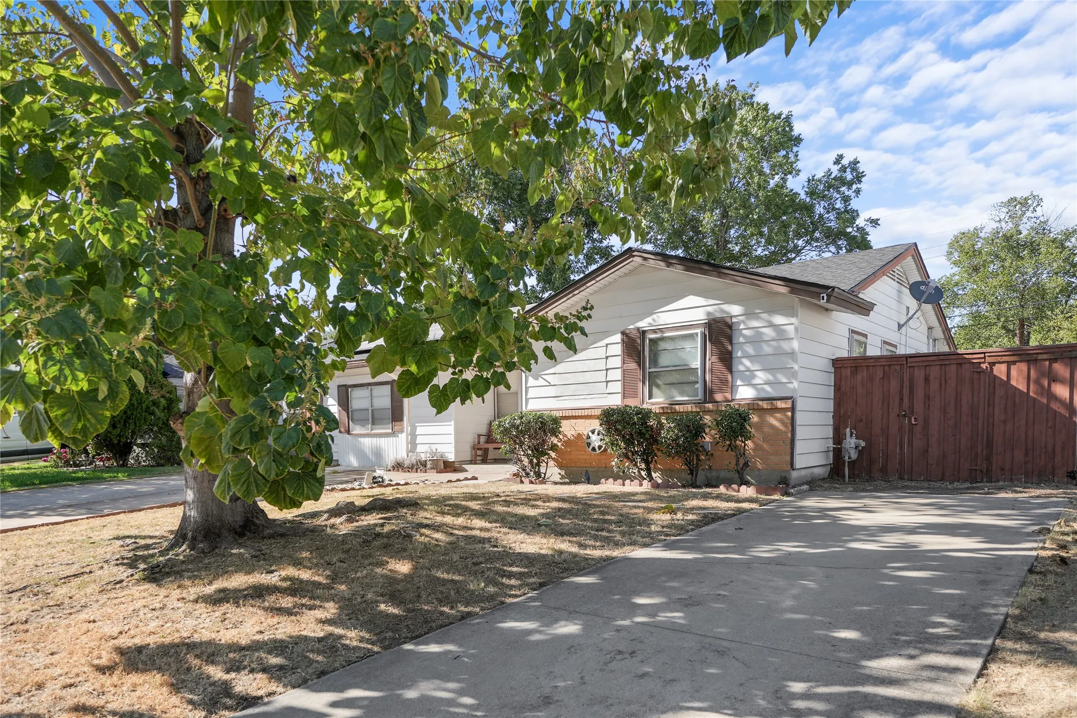 Single Family Residence For Rent in Dallas County , 1809 Anderson Street, Irving, Texas 75062, 4 Bedroom, 2 Bathroom, Garage spaces, 1,242 Sqft, built in 1960, mls#21385686, Real Estate Agent in Irving, Homes For Rent in Dallas county, Homes For Rent in Irving, Realtor in Irving Texas, Real Estate Brokerage Independent Realty Texas, Luminita Cordes Realtor