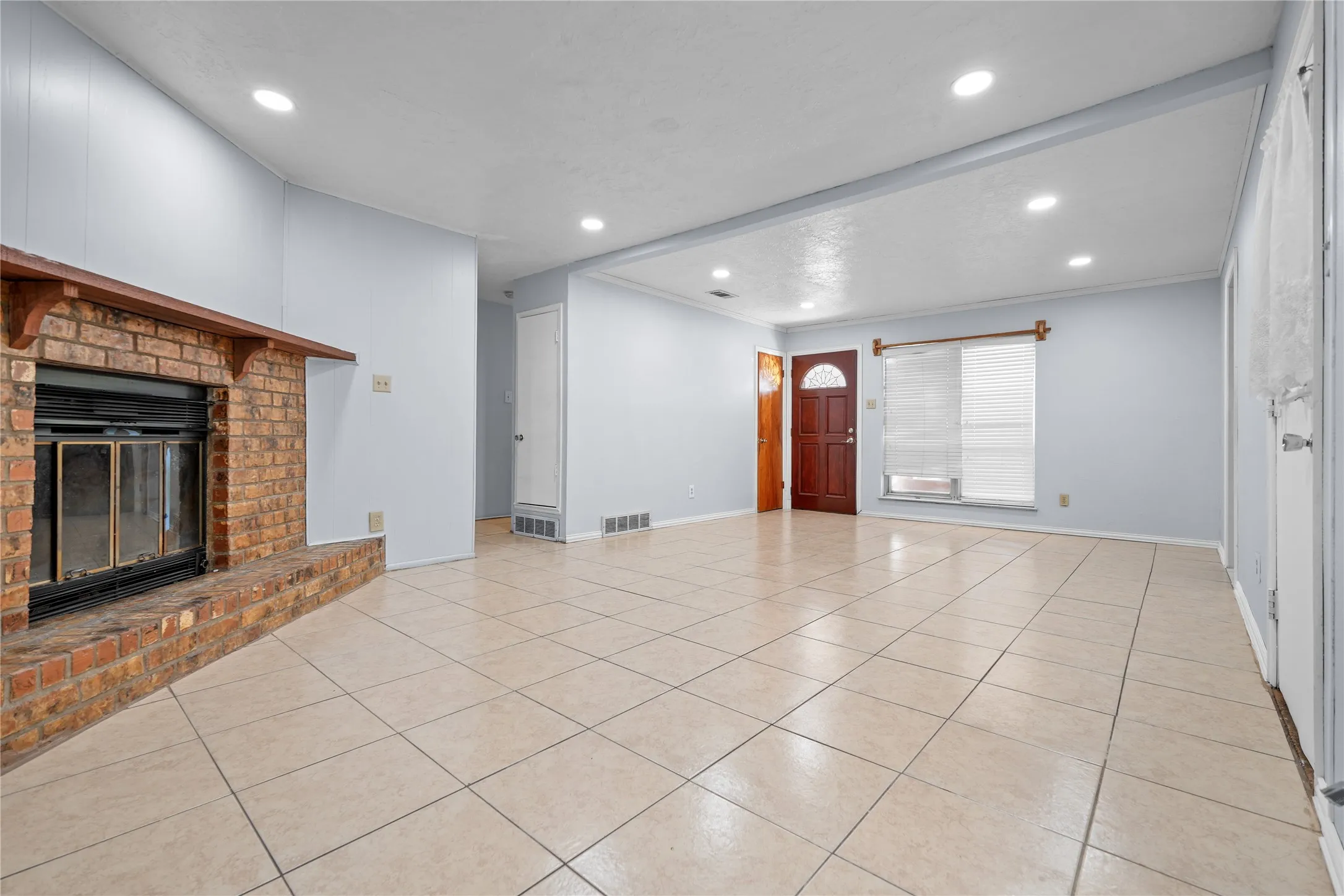 Single Family Residence For Rent in Dallas County , 1809 Anderson Street, Irving, Texas 75062, 4 Bedroom, 2 Bathroom, Garage spaces, 1,242 Sqft, built in 1960, mls#21385686, Real Estate Agent in Irving, Homes For Rent in Dallas county, Homes For Rent in Irving, Realtor in Irving Texas, Real Estate Brokerage Independent Realty Texas, Luminita Cordes Realtor