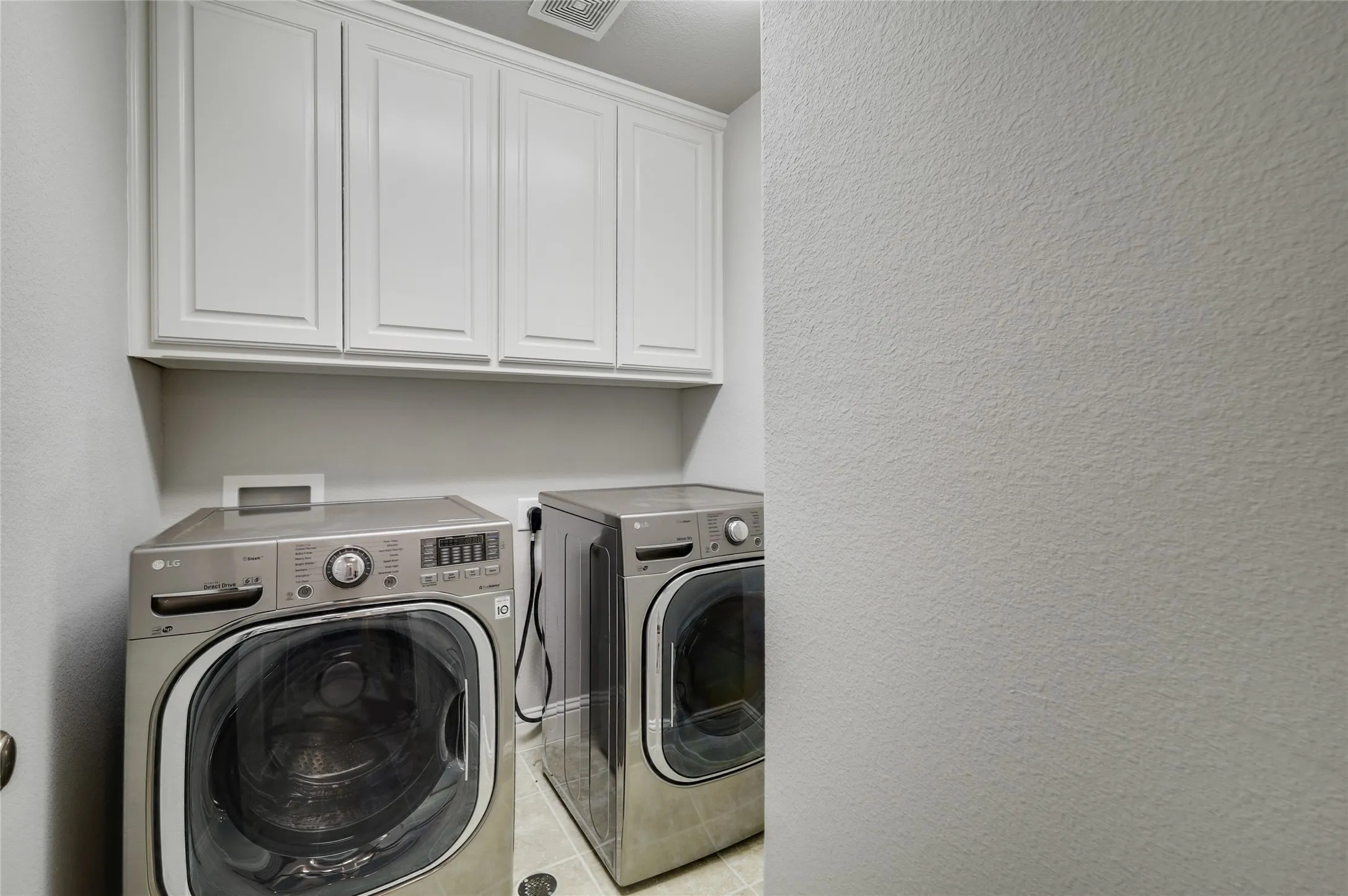 Single Family Residence For Rent in Denton County , 620 Surrey Lane, Flower Mound, Texas 75022, 4 Bedroom, 3 Bathroom, 2 Garage spaces, 2,553 Sqft, built in 2015, mls#21383290, Real Estate Agent in Flower Mound, Homes For Rent in Denton county, Homes For Rent in Flower Mound, Realtor in Flower Mound Texas, Real Estate Brokerage Independent Realty Texas, Luminita Cordes Realtor