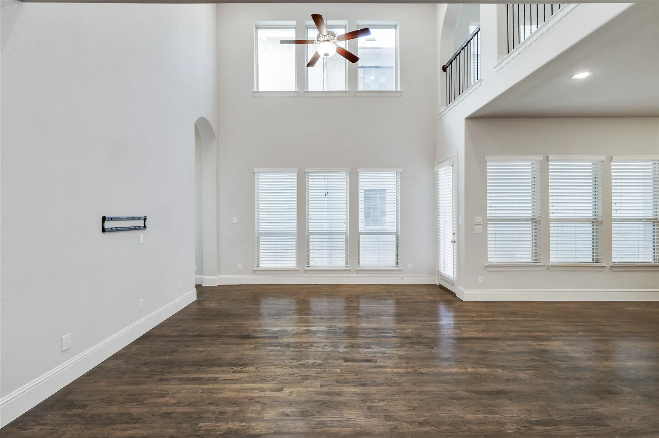 Single Family Residence For Rent in Denton County , 620 Surrey Lane, Flower Mound, Texas 75022, 4 Bedroom, 3 Bathroom, 2 Garage spaces, 2,553 Sqft, built in 2015, mls#21383290, Real Estate Agent in Flower Mound, Homes For Rent in Denton county, Homes For Rent in Flower Mound, Realtor in Flower Mound Texas, Real Estate Brokerage Independent Realty Texas, Luminita Cordes Realtor