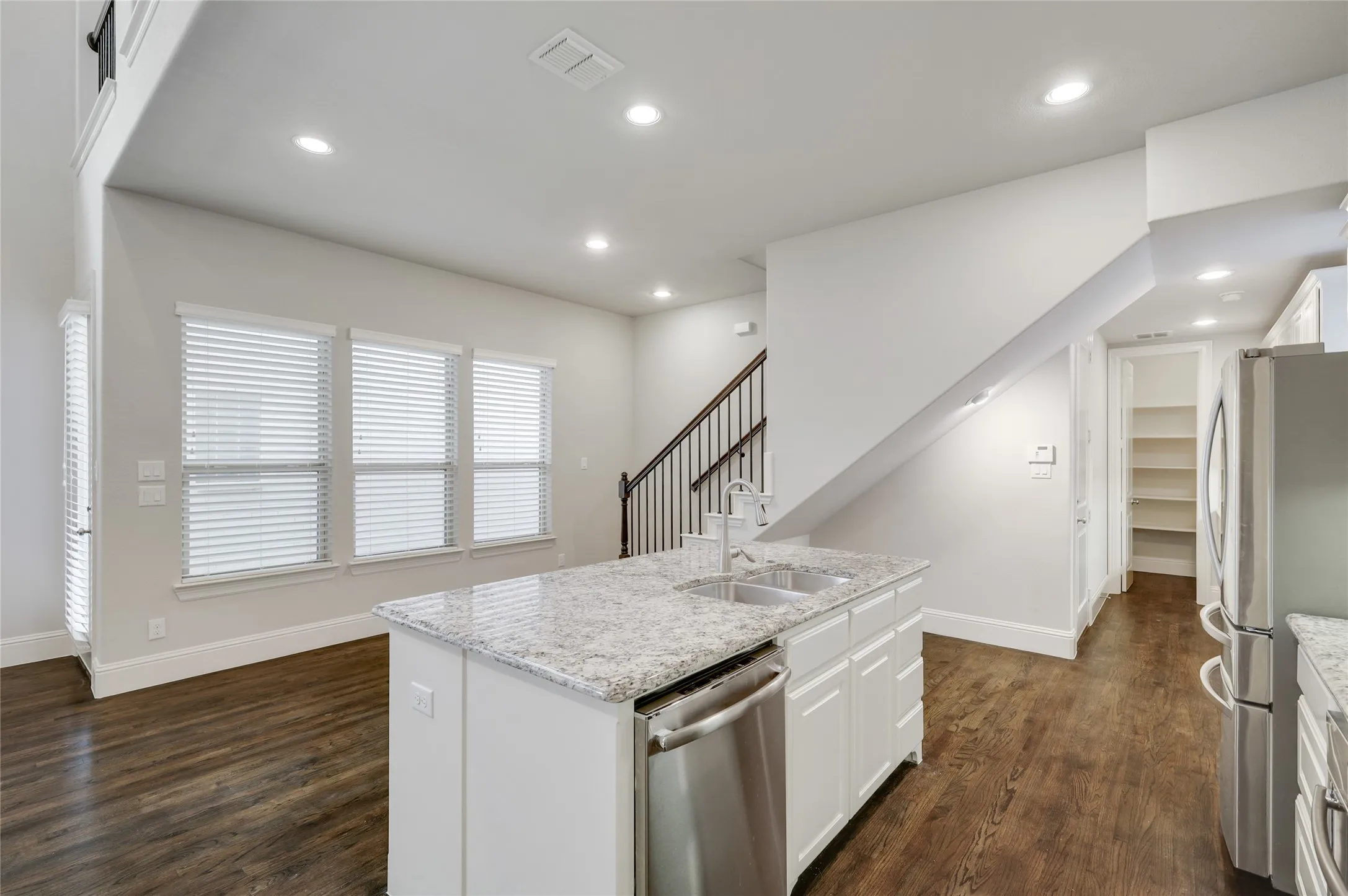 Single Family Residence For Rent in Denton County , 620 Surrey Lane, Flower Mound, Texas 75022, 4 Bedroom, 3 Bathroom, 2 Garage spaces, 2,553 Sqft, built in 2015, mls#21383290, Real Estate Agent in Flower Mound, Homes For Rent in Denton county, Homes For Rent in Flower Mound, Realtor in Flower Mound Texas, Real Estate Brokerage Independent Realty Texas, Luminita Cordes Realtor