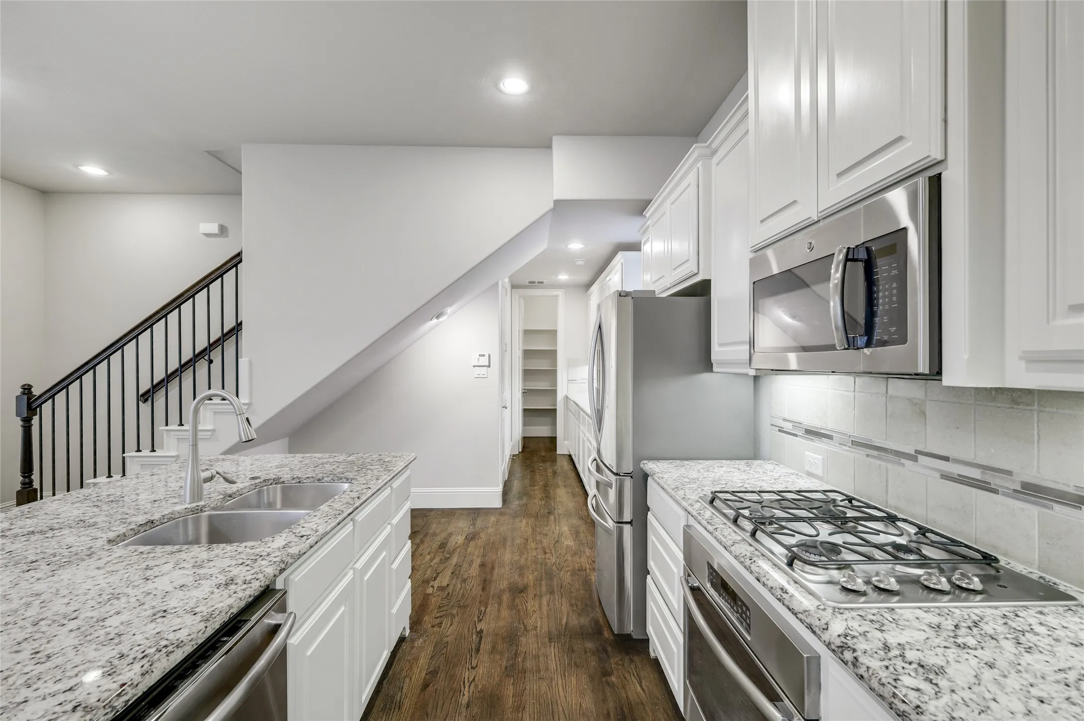 Single Family Residence For Rent in Denton County , 620 Surrey Lane, Flower Mound, Texas 75022, 4 Bedroom, 3 Bathroom, 2 Garage spaces, 2,553 Sqft, built in 2015, mls#21383290, Real Estate Agent in Flower Mound, Homes For Rent in Denton county, Homes For Rent in Flower Mound, Realtor in Flower Mound Texas, Real Estate Brokerage Independent Realty Texas, Luminita Cordes Realtor