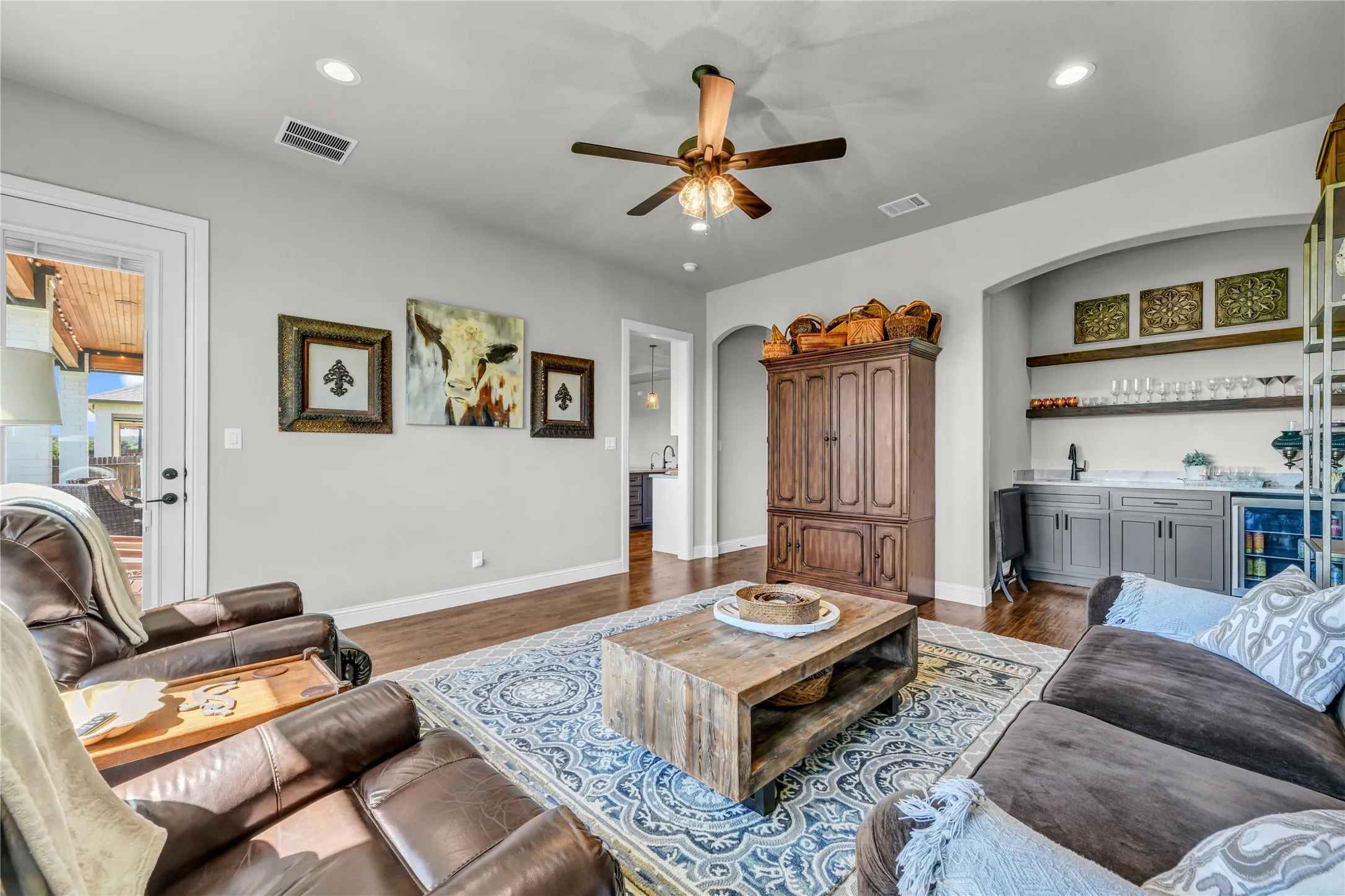 Single Family Residence For Sale in Parker County , 1217 Crown Valley Drive, Weatherford, Texas 76087, 3 Bedroom, 3 Bathroom, 3 Garage spaces, 2,985 Sqft, built in 2022, mls#21385693, Real Estate Agent in Weatherford, Homes For Sale in Parker county, Homes For Sale in Weatherford, Realtor in Weatherford Texas, Real Estate Brokerage Independent Realty Texas, Luminita Cordes Realtor
