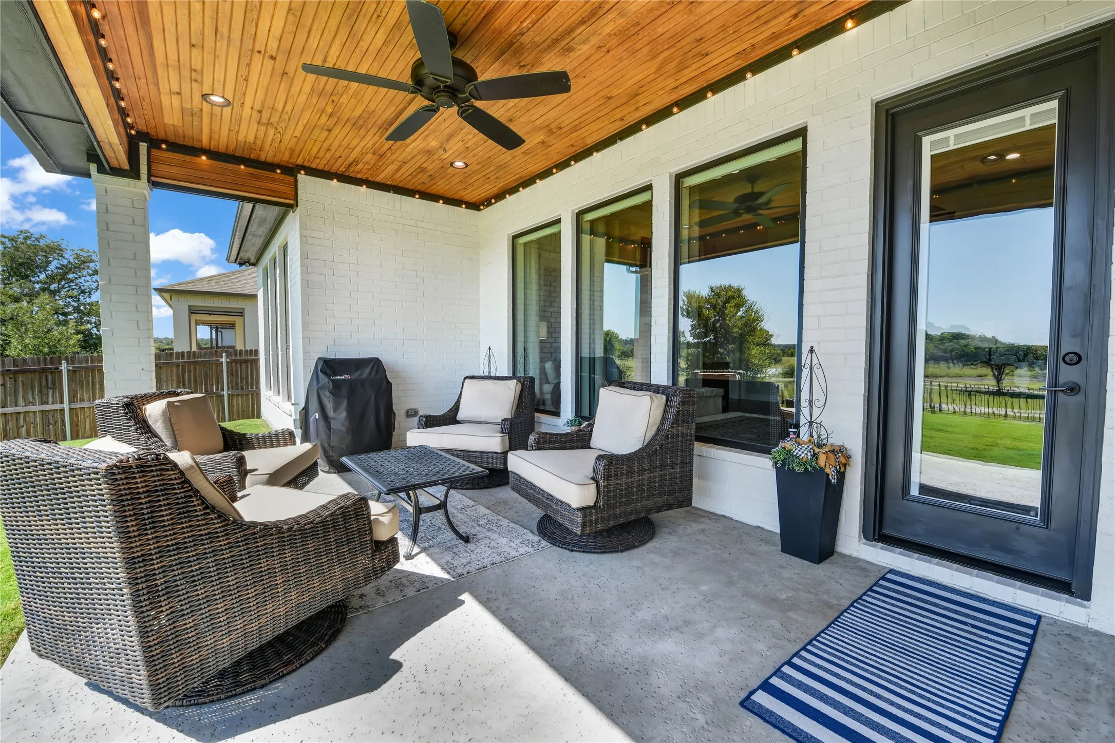 Single Family Residence For Sale in Parker County , 1217 Crown Valley Drive, Weatherford, Texas 76087, 3 Bedroom, 3 Bathroom, 3 Garage spaces, 2,985 Sqft, built in 2022, mls#21385693, Real Estate Agent in Weatherford, Homes For Sale in Parker county, Homes For Sale in Weatherford, Realtor in Weatherford Texas, Real Estate Brokerage Independent Realty Texas, Luminita Cordes Realtor