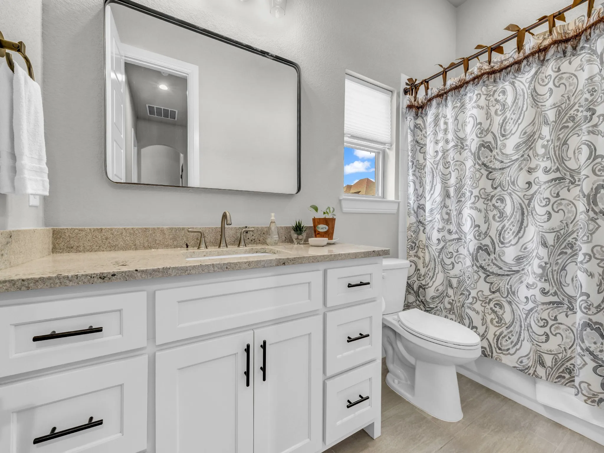 Single Family Residence For Sale in Parker County , 1217 Crown Valley Drive, Weatherford, Texas 76087, 3 Bedroom, 3 Bathroom, 3 Garage spaces, 2,985 Sqft, built in 2022, mls#21385693, Real Estate Agent in Weatherford, Homes For Sale in Parker county, Homes For Sale in Weatherford, Realtor in Weatherford Texas, Real Estate Brokerage Independent Realty Texas, Luminita Cordes Realtor