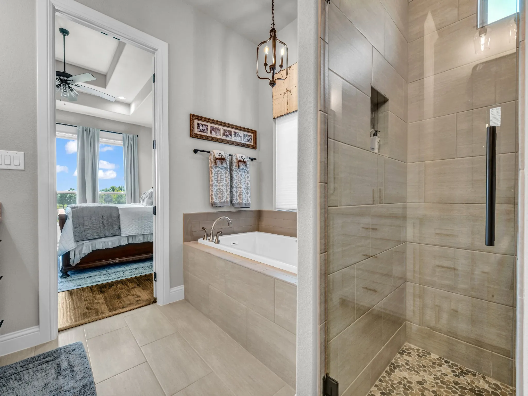 Single Family Residence For Sale in Parker County , 1217 Crown Valley Drive, Weatherford, Texas 76087, 3 Bedroom, 3 Bathroom, 3 Garage spaces, 2,985 Sqft, built in 2022, mls#21385693, Real Estate Agent in Weatherford, Homes For Sale in Parker county, Homes For Sale in Weatherford, Realtor in Weatherford Texas, Real Estate Brokerage Independent Realty Texas, Luminita Cordes Realtor