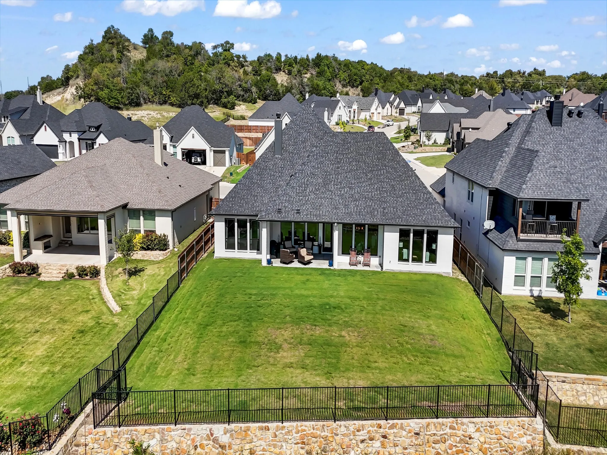 Single Family Residence For Sale in Parker County , 1217 Crown Valley Drive, Weatherford, Texas 76087, 3 Bedroom, 3 Bathroom, 3 Garage spaces, 2,985 Sqft, built in 2022, mls#21385693, Real Estate Agent in Weatherford, Homes For Sale in Parker county, Homes For Sale in Weatherford, Realtor in Weatherford Texas, Real Estate Brokerage Independent Realty Texas, Luminita Cordes Realtor