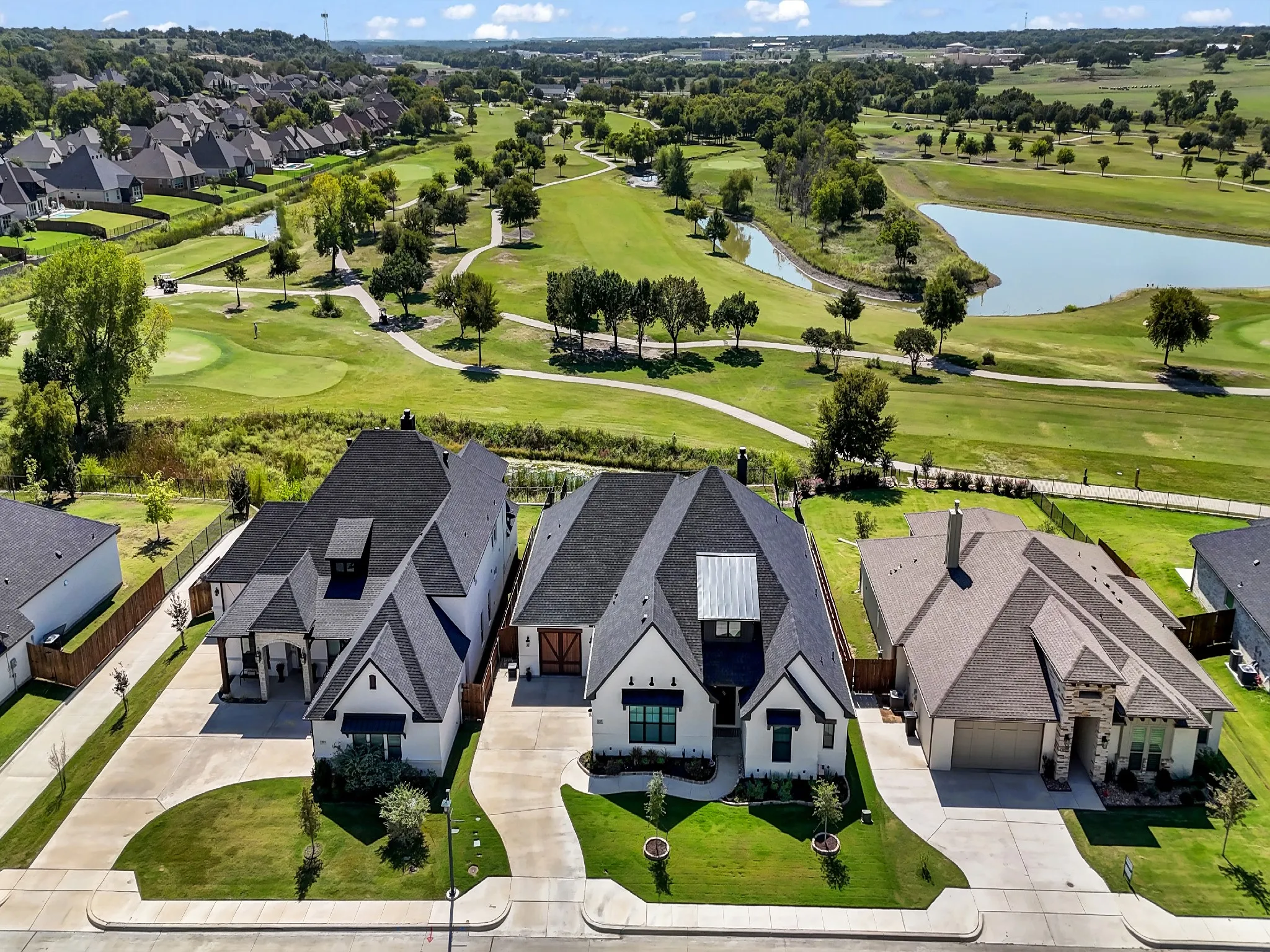 Single Family Residence For Sale in Parker County , 1217 Crown Valley Drive, Weatherford, Texas 76087, 3 Bedroom, 3 Bathroom, 3 Garage spaces, 2,985 Sqft, built in 2022, mls#21385693, Real Estate Agent in Weatherford, Homes For Sale in Parker county, Homes For Sale in Weatherford, Realtor in Weatherford Texas, Real Estate Brokerage Independent Realty Texas, Luminita Cordes Realtor