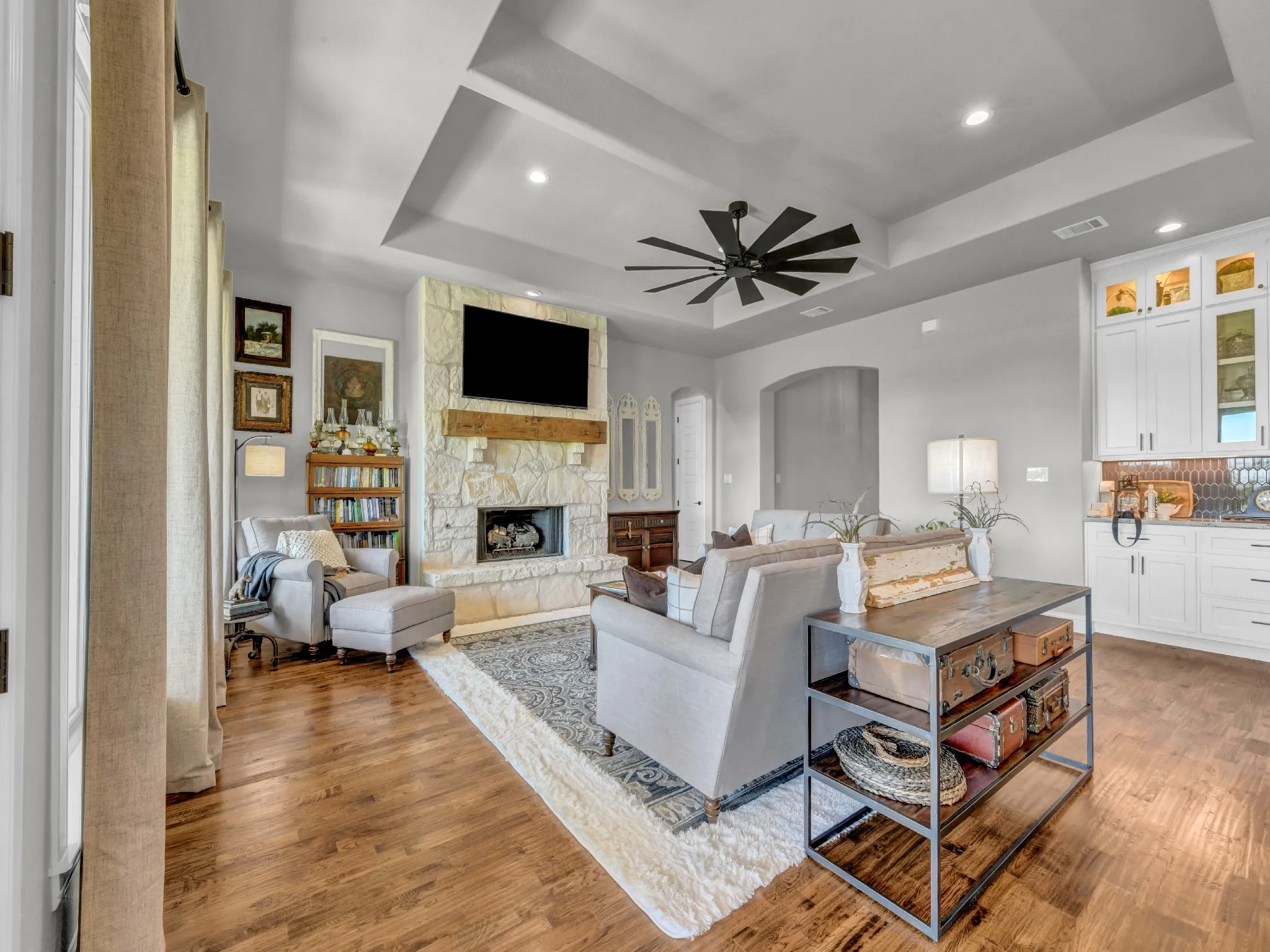 Single Family Residence For Sale in Parker County , 1217 Crown Valley Drive, Weatherford, Texas 76087, 3 Bedroom, 3 Bathroom, 3 Garage spaces, 2,985 Sqft, built in 2022, mls#21385693, Real Estate Agent in Weatherford, Homes For Sale in Parker county, Homes For Sale in Weatherford, Realtor in Weatherford Texas, Real Estate Brokerage Independent Realty Texas, Luminita Cordes Realtor