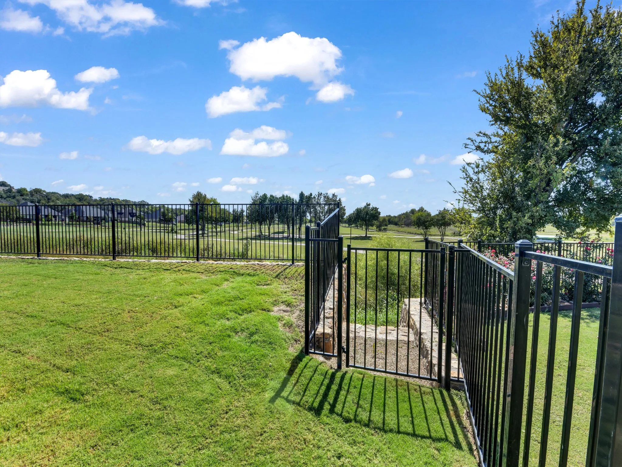 Single Family Residence For Sale in Parker County , 1217 Crown Valley Drive, Weatherford, Texas 76087, 3 Bedroom, 3 Bathroom, 3 Garage spaces, 2,985 Sqft, built in 2022, mls#21385693, Real Estate Agent in Weatherford, Homes For Sale in Parker county, Homes For Sale in Weatherford, Realtor in Weatherford Texas, Real Estate Brokerage Independent Realty Texas, Luminita Cordes Realtor