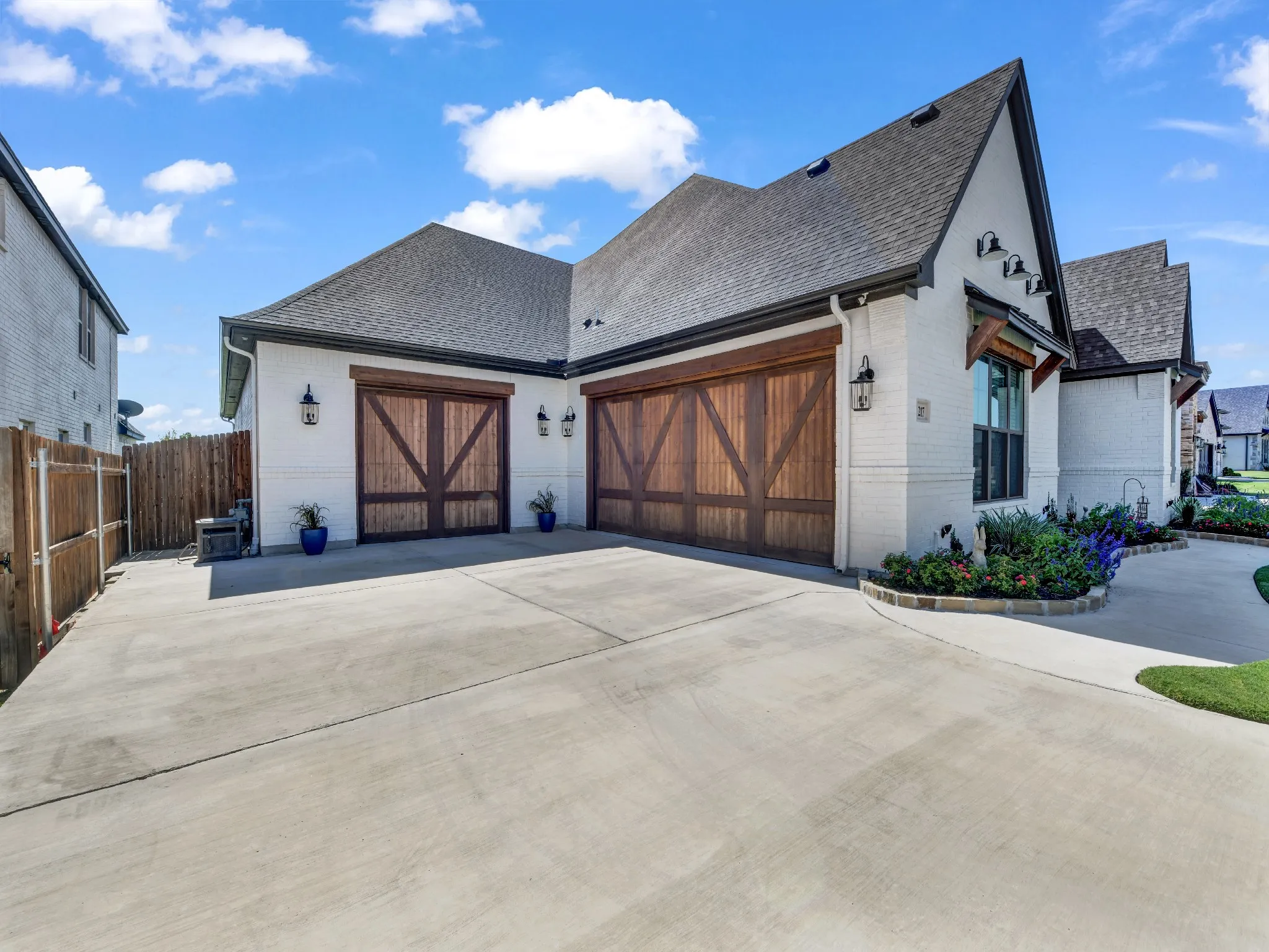 Single Family Residence For Sale in Parker County , 1217 Crown Valley Drive, Weatherford, Texas 76087, 3 Bedroom, 3 Bathroom, 3 Garage spaces, 2,985 Sqft, built in 2022, mls#21385693, Real Estate Agent in Weatherford, Homes For Sale in Parker county, Homes For Sale in Weatherford, Realtor in Weatherford Texas, Real Estate Brokerage Independent Realty Texas, Luminita Cordes Realtor