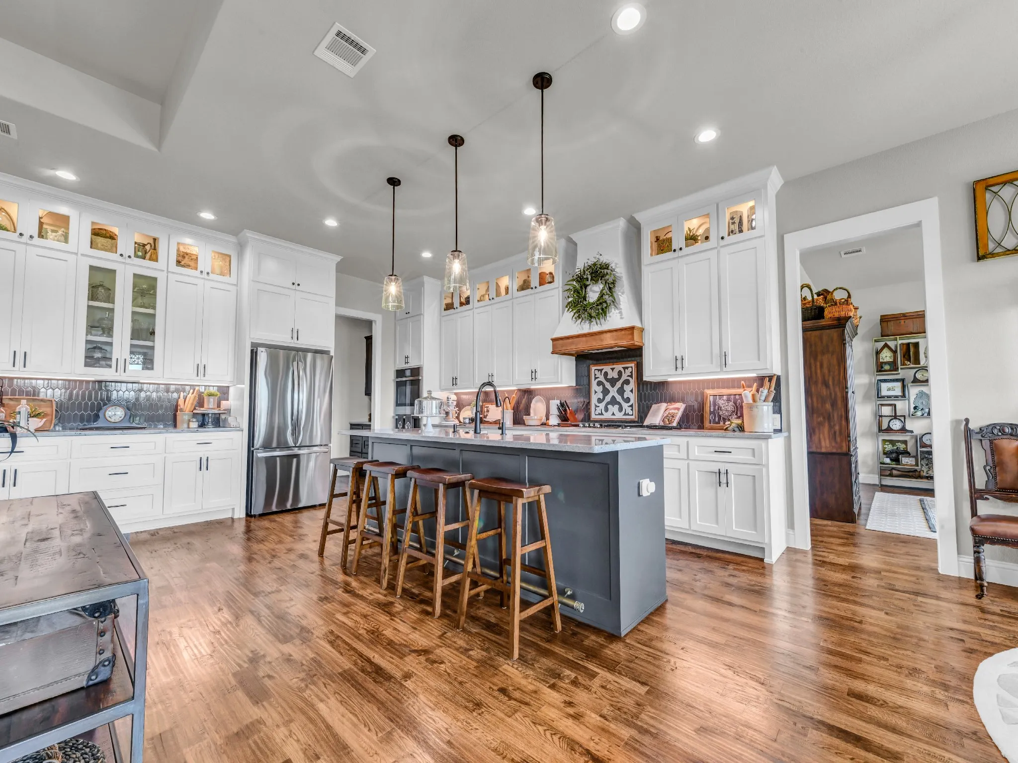 Single Family Residence For Sale in Parker County , 1217 Crown Valley Drive, Weatherford, Texas 76087, 3 Bedroom, 3 Bathroom, 3 Garage spaces, 2,985 Sqft, built in 2022, mls#21385693, Real Estate Agent in Weatherford, Homes For Sale in Parker county, Homes For Sale in Weatherford, Realtor in Weatherford Texas, Real Estate Brokerage Independent Realty Texas, Luminita Cordes Realtor