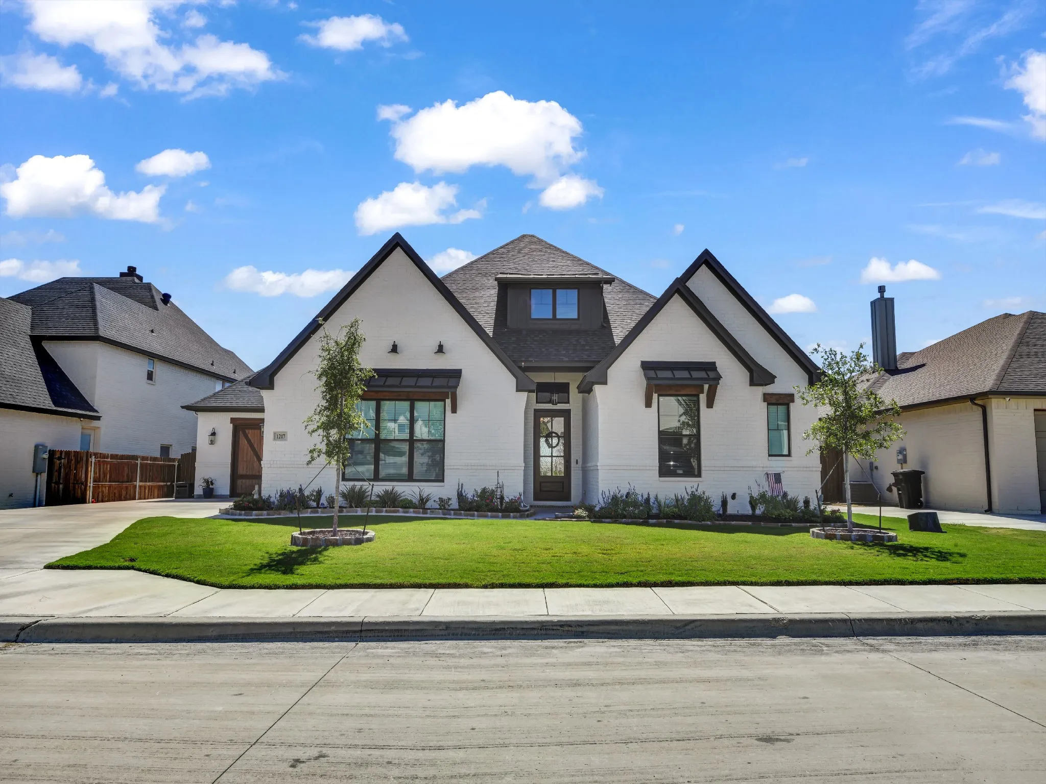 Single Family Residence For Sale in Parker County , 1217 Crown Valley Drive, Weatherford, Texas 76087, 3 Bedroom, 3 Bathroom, 3 Garage spaces, 2,985 Sqft, built in 2022, mls#21385693, Real Estate Agent in Weatherford, Homes For Sale in Parker county, Homes For Sale in Weatherford, Realtor in Weatherford Texas, Real Estate Brokerage Independent Realty Texas, Luminita Cordes Realtor