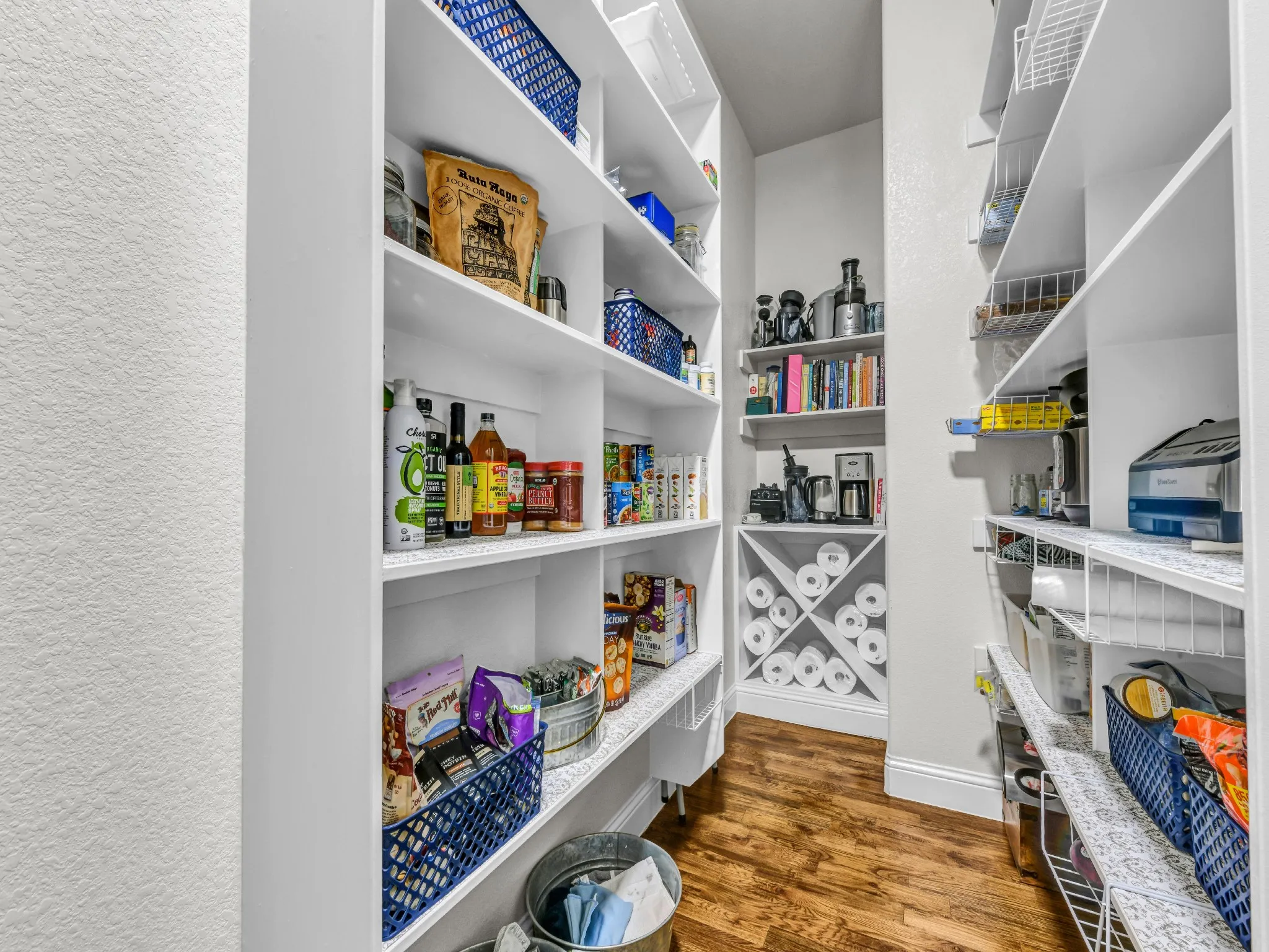 Single Family Residence For Sale in Parker County , 1217 Crown Valley Drive, Weatherford, Texas 76087, 3 Bedroom, 3 Bathroom, 3 Garage spaces, 2,985 Sqft, built in 2022, mls#21385693, Real Estate Agent in Weatherford, Homes For Sale in Parker county, Homes For Sale in Weatherford, Realtor in Weatherford Texas, Real Estate Brokerage Independent Realty Texas, Luminita Cordes Realtor